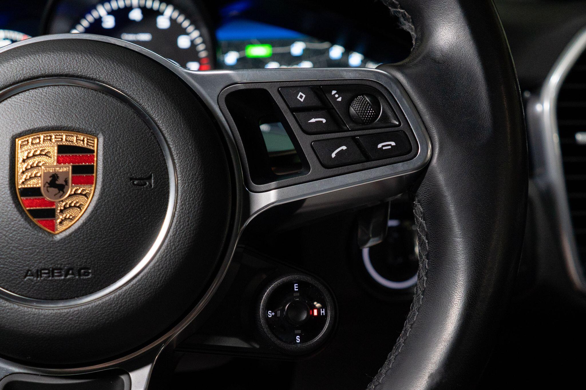 Porsche Cayenne view 28