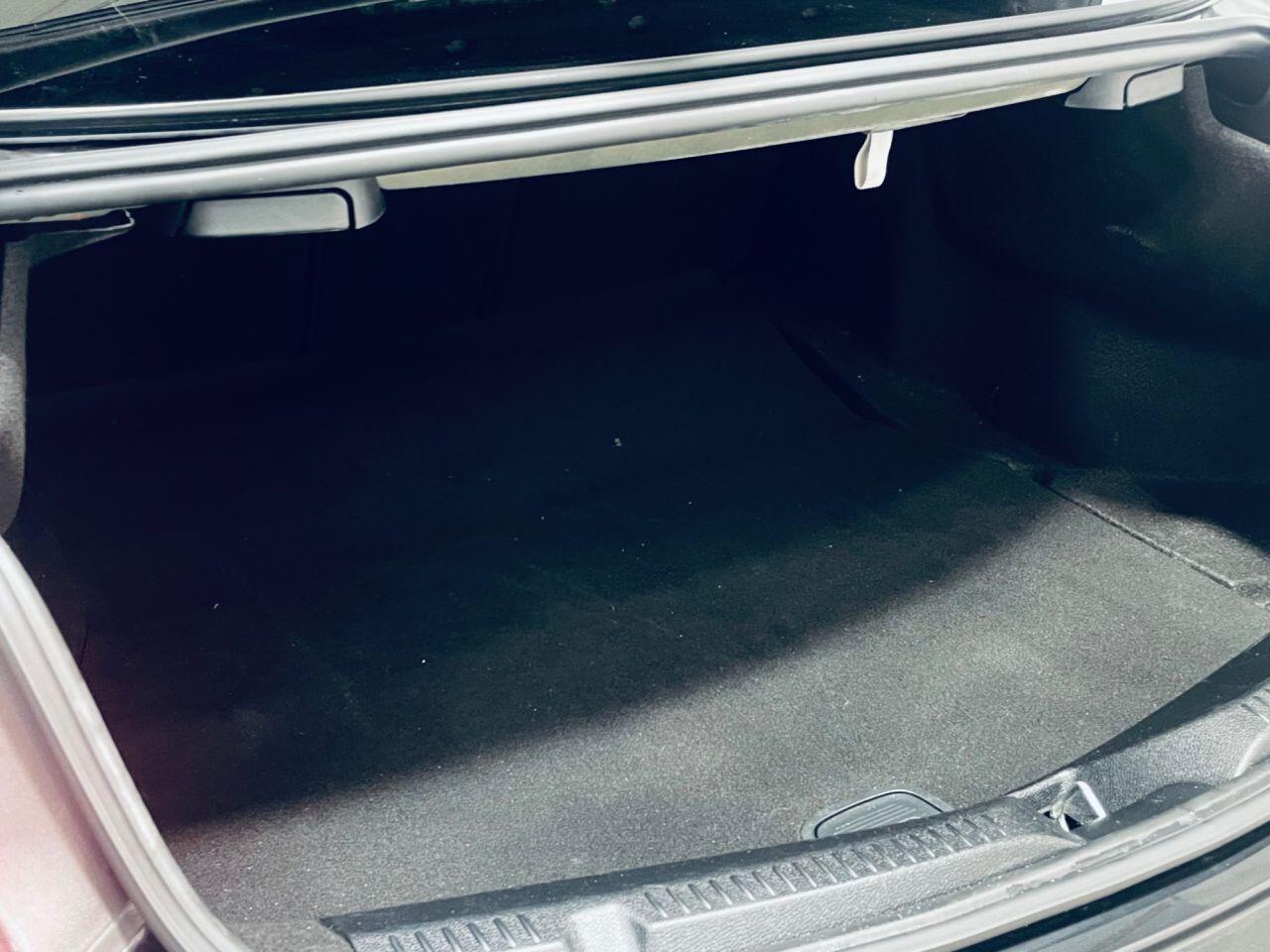 Mercedes-Benz E Class view 30