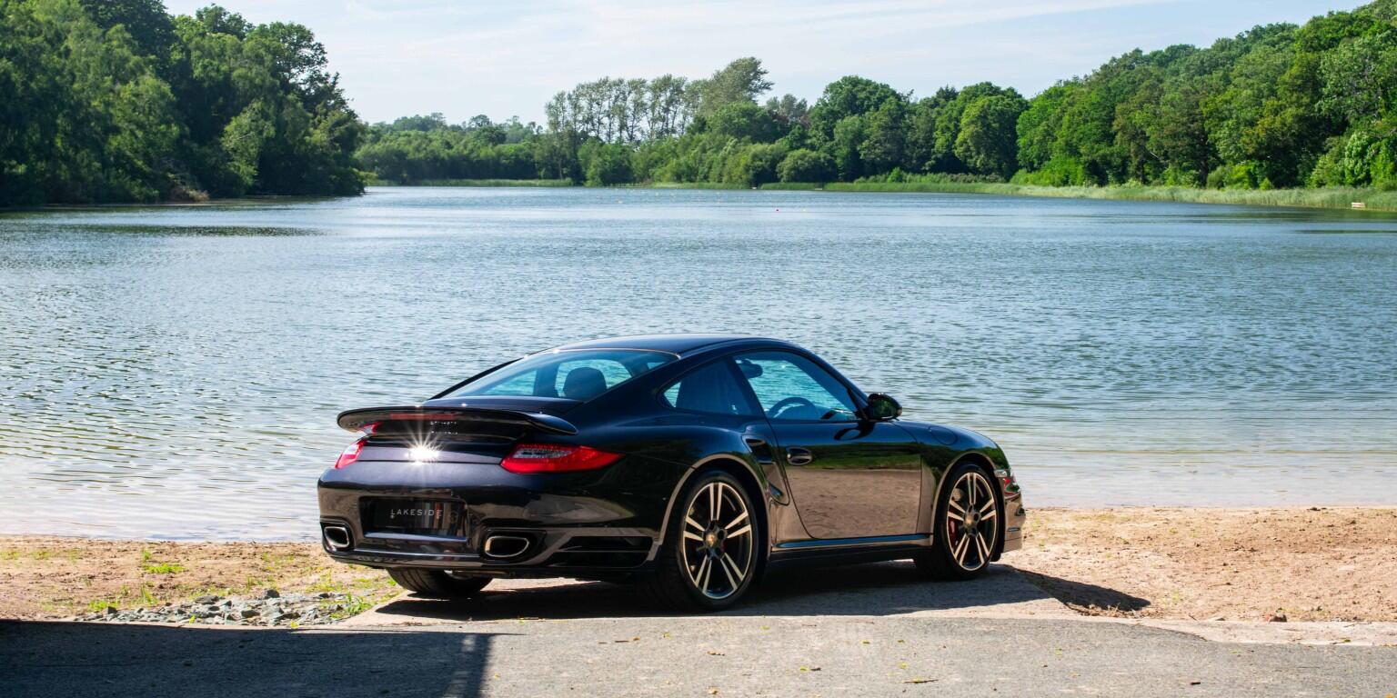 Porsche 911 view 6