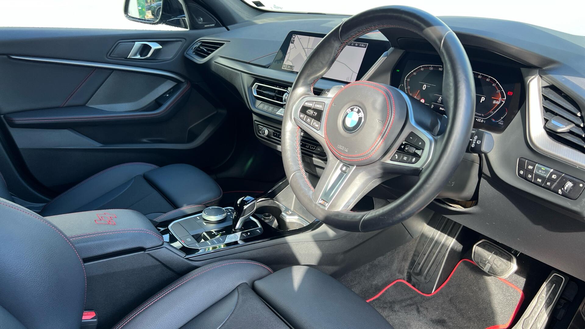 BMW 1 Series view 6