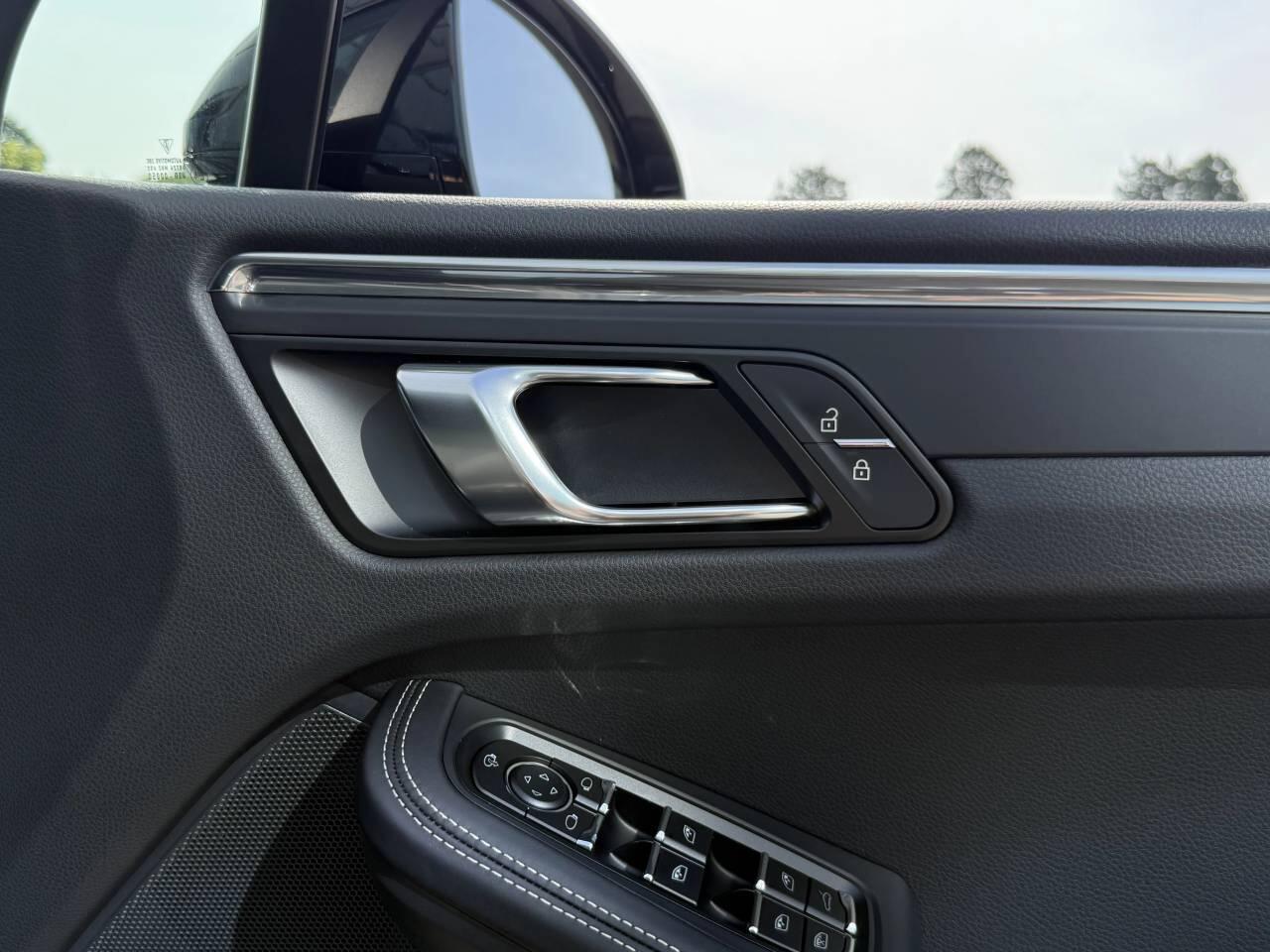 Porsche Macan view 38