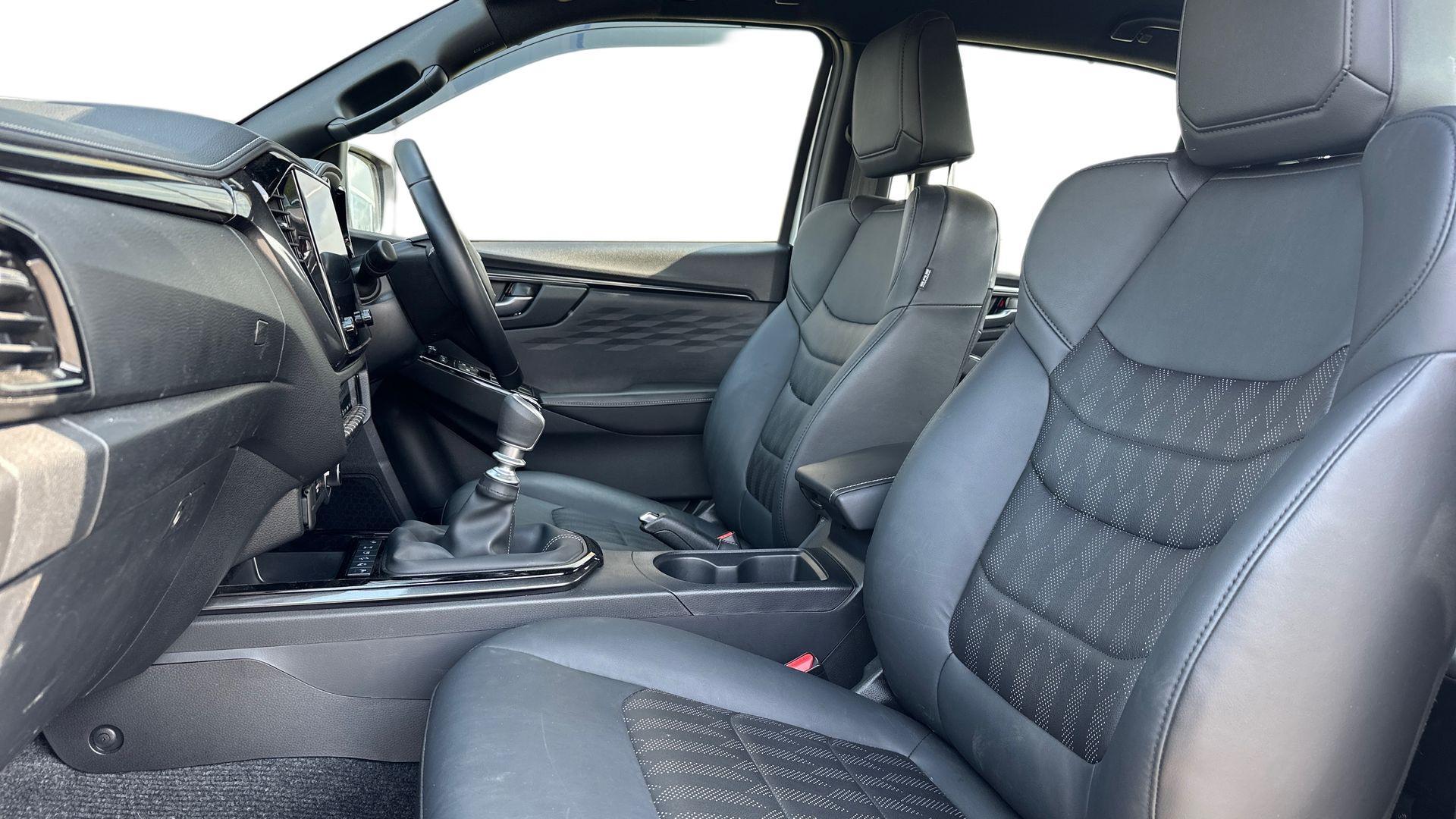 Isuzu D-Max view 3