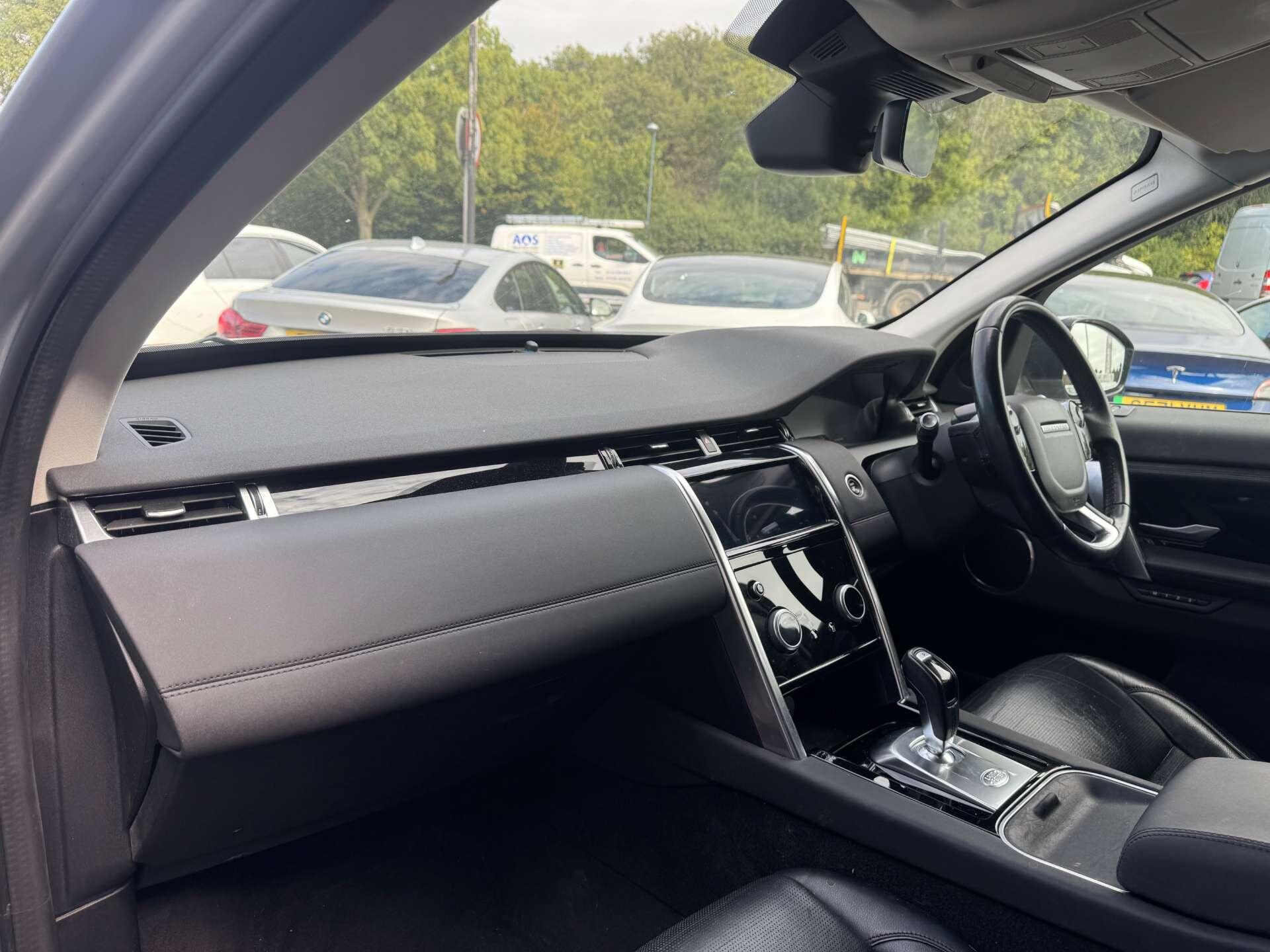Land Rover Discovery Sport view 20