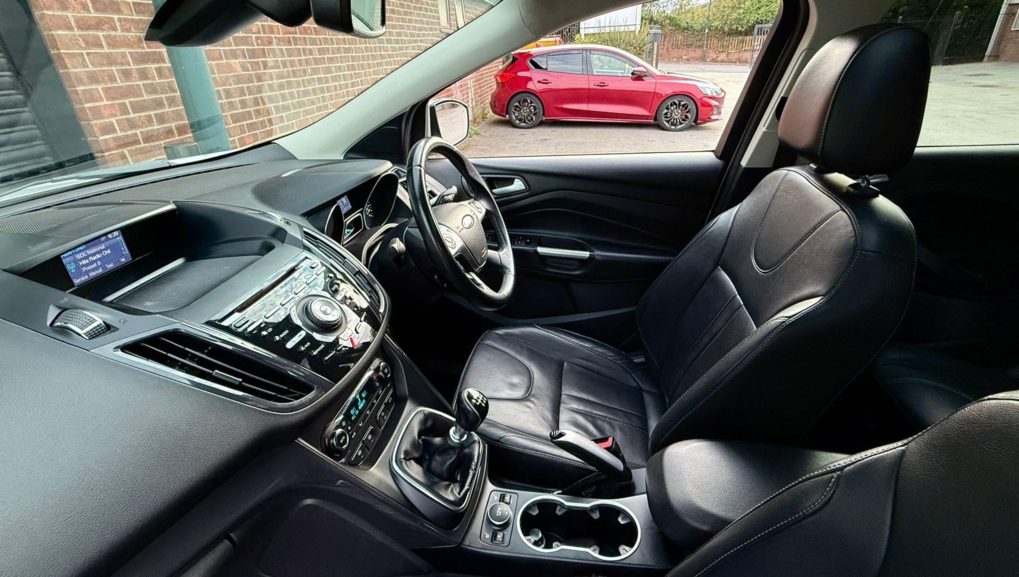 Ford Kuga view 34