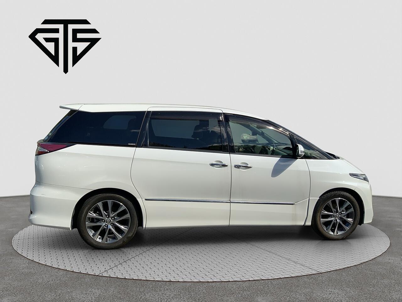 Toyota Estima view 2