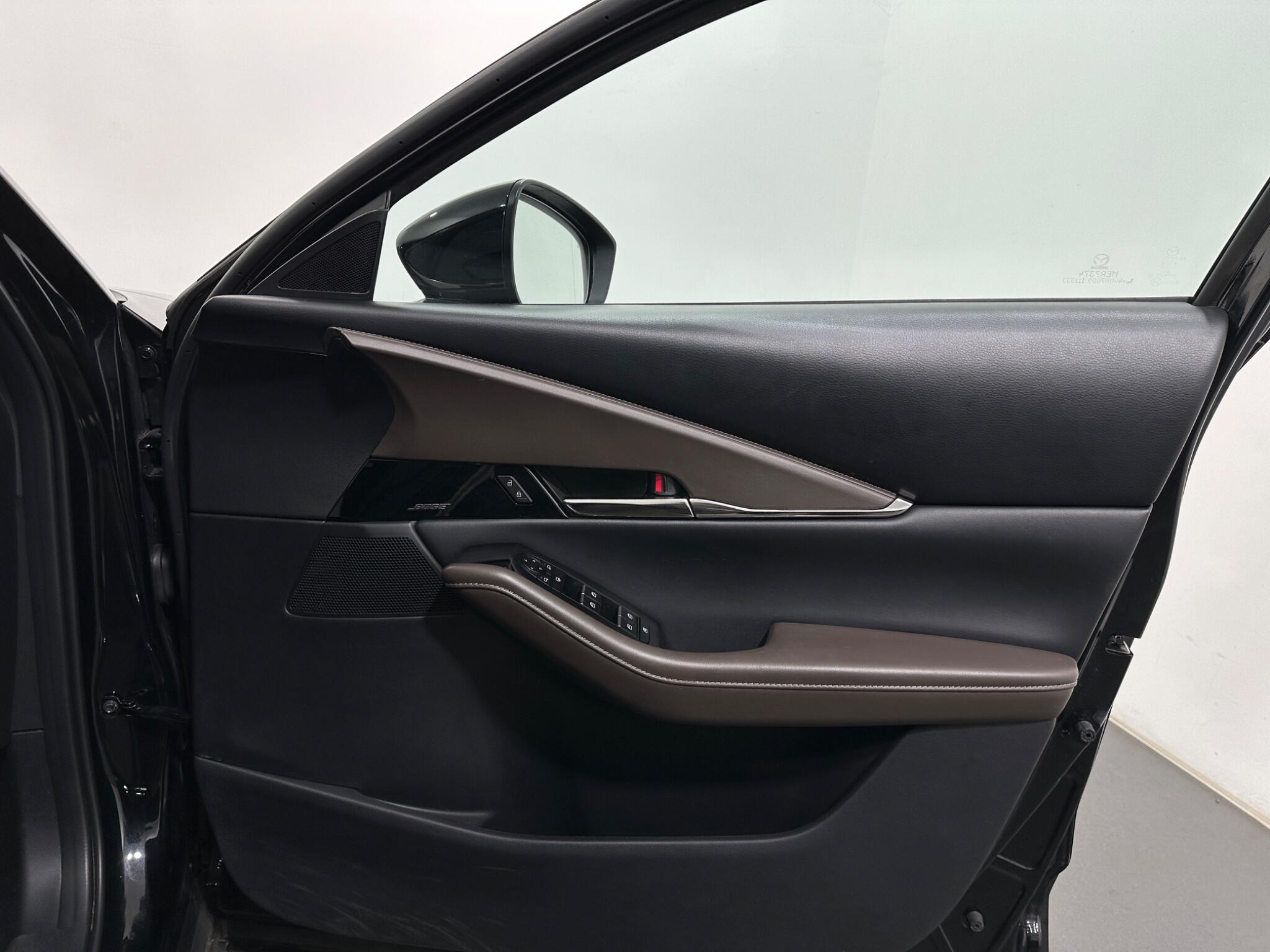 Mazda CX-30 view 35