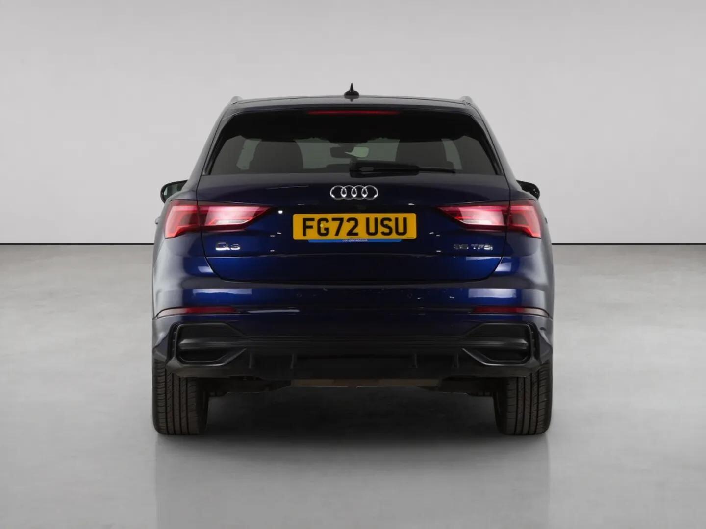 Audi Q3 view 7