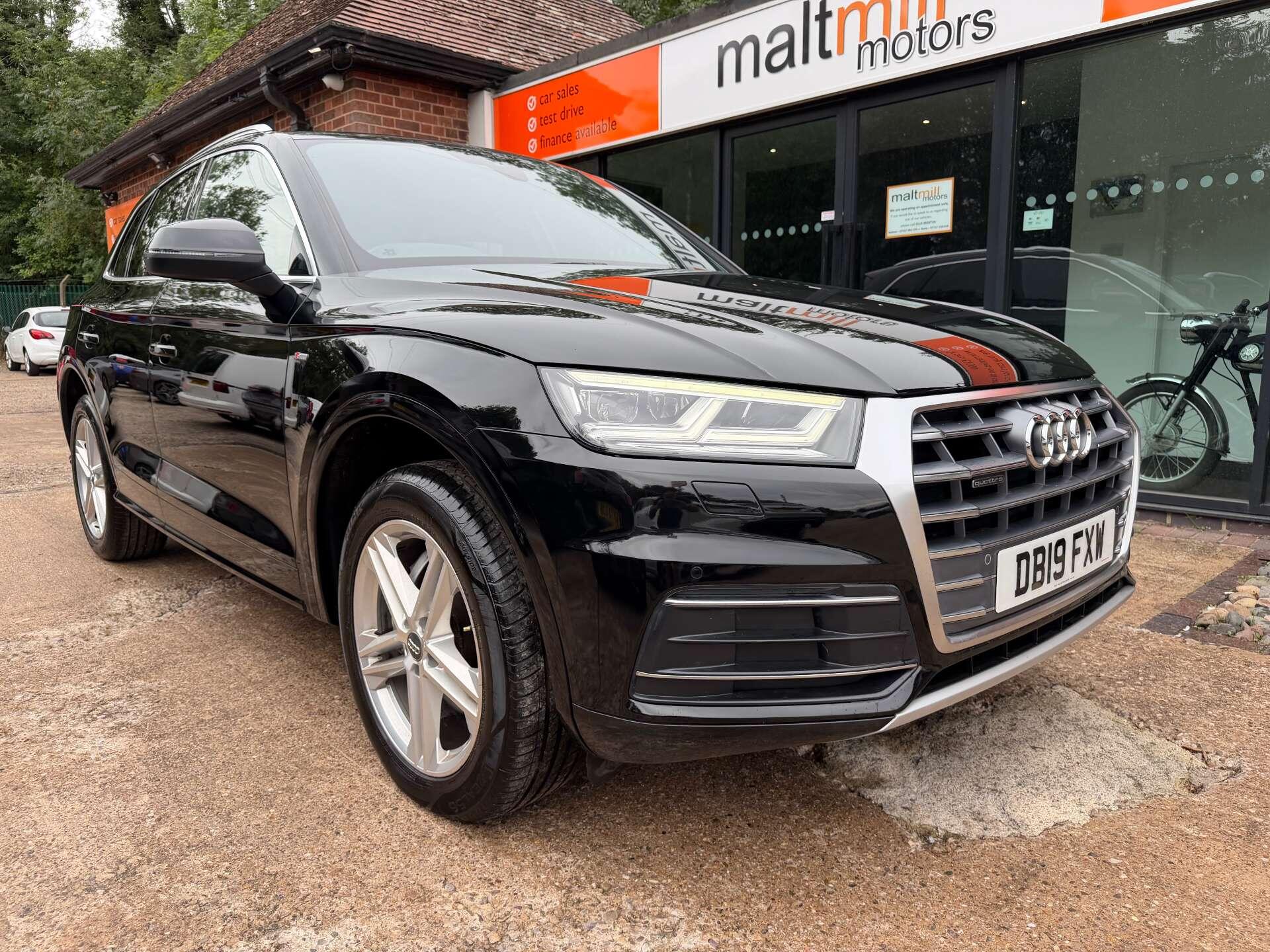 Audi Q5 view 4