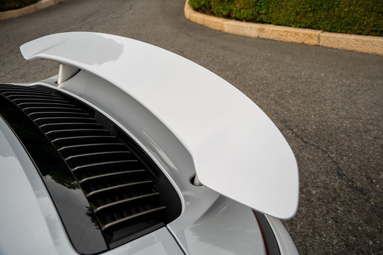 Porsche 911 view 15