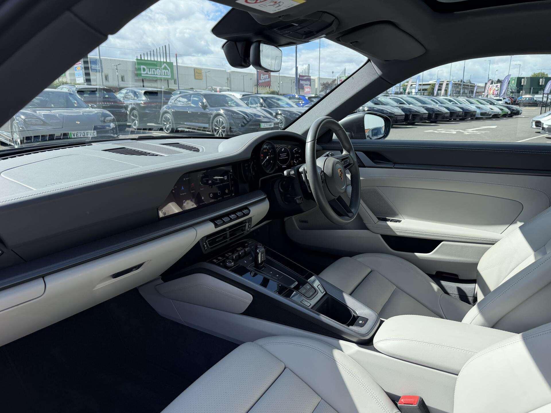 Porsche 911 view 5