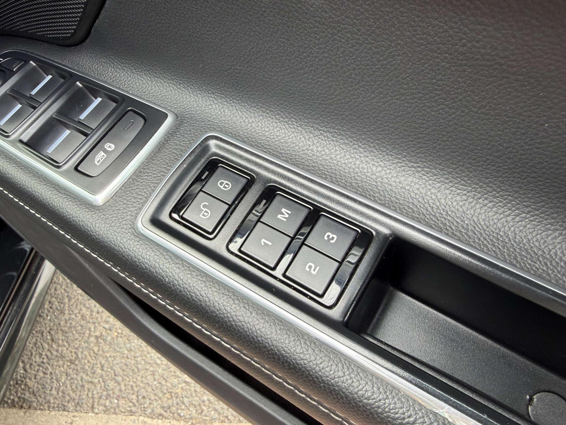 Jaguar XF view 26
