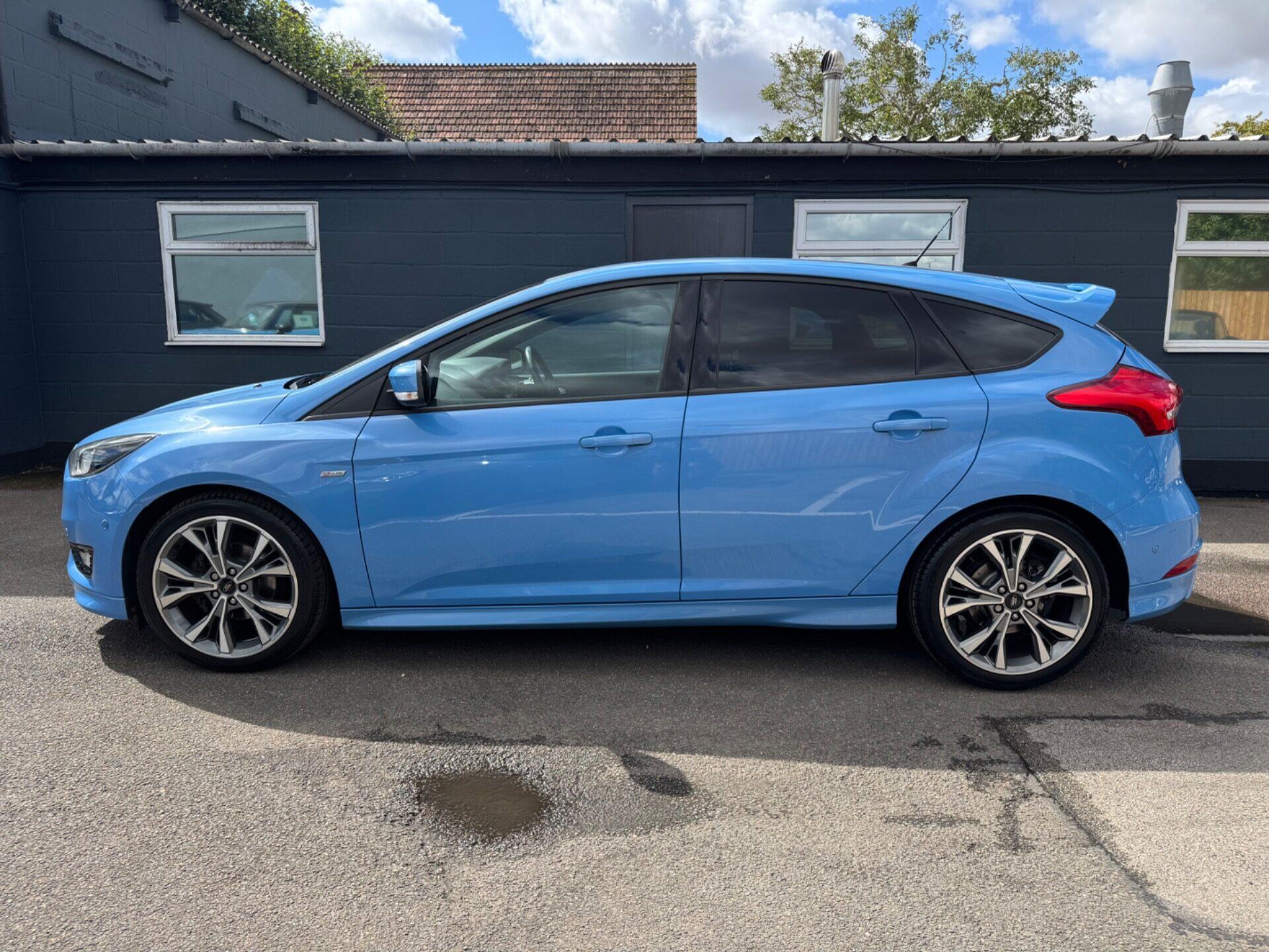 Ford Focus view 10
