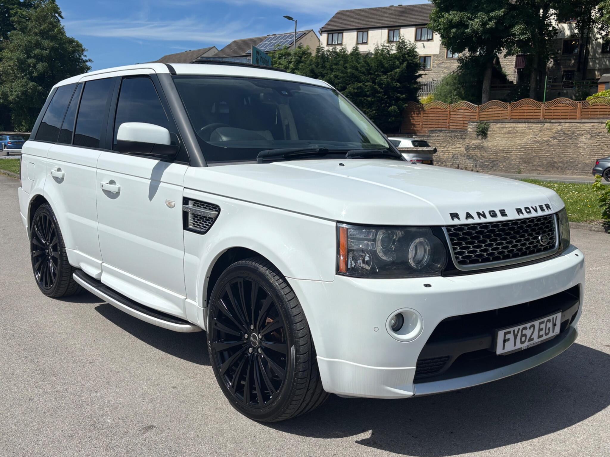 Land Rover Range Rover Sport view 3