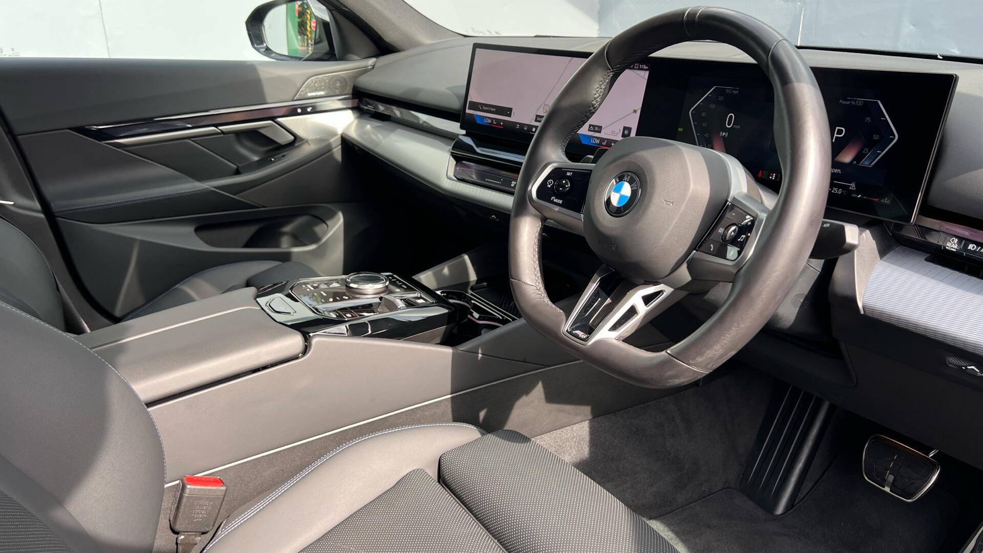 BMW 5 Series view 6