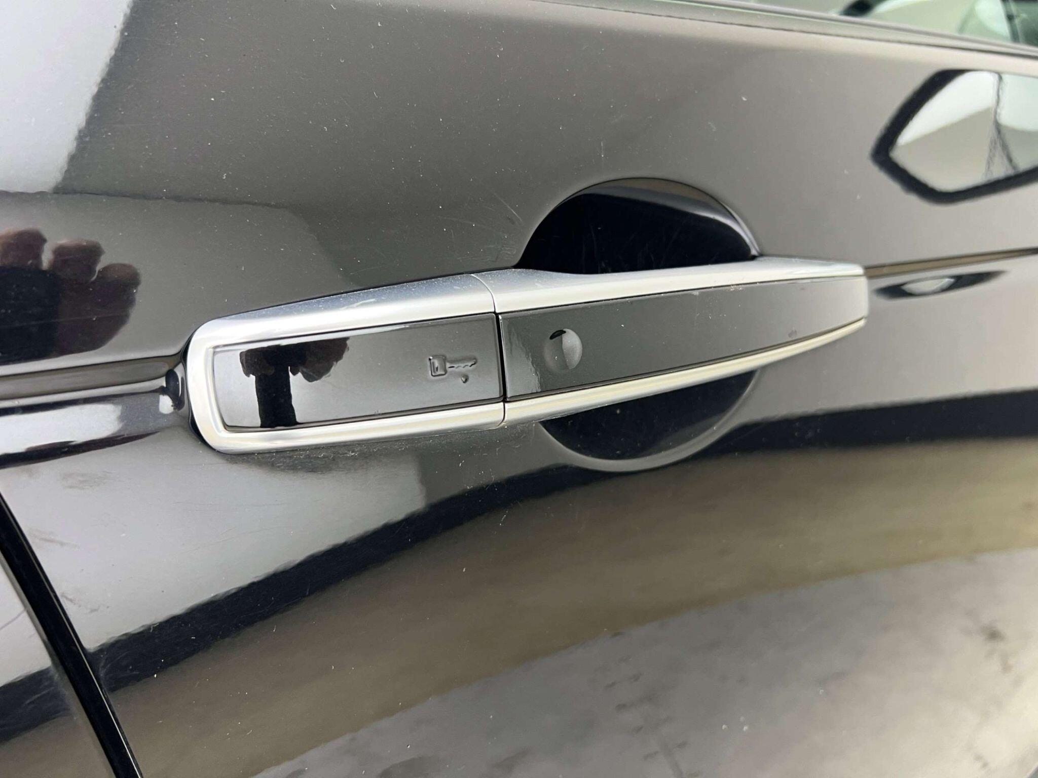 Land Rover Discovery Sport view 46