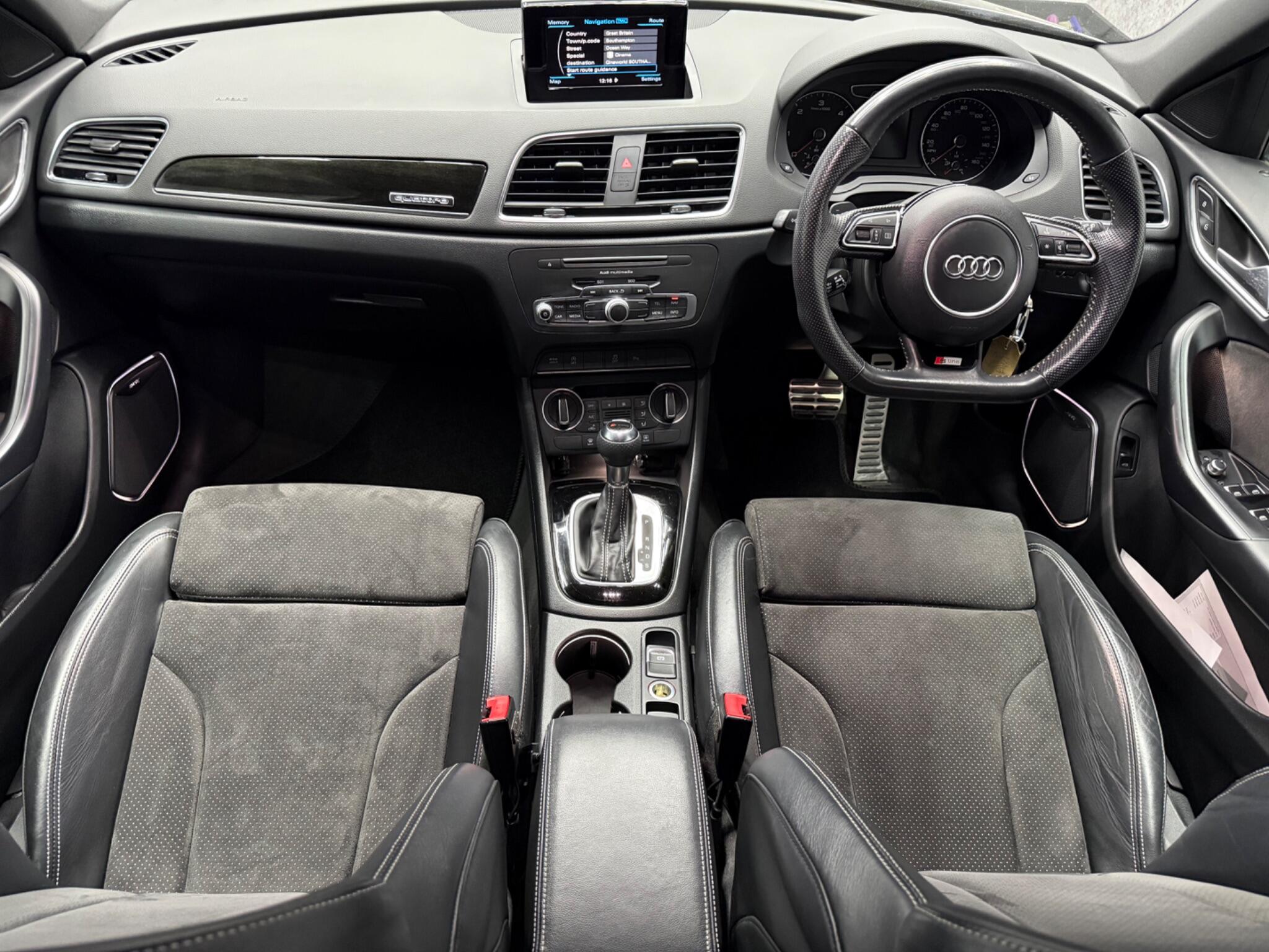 Audi Q3 view 10