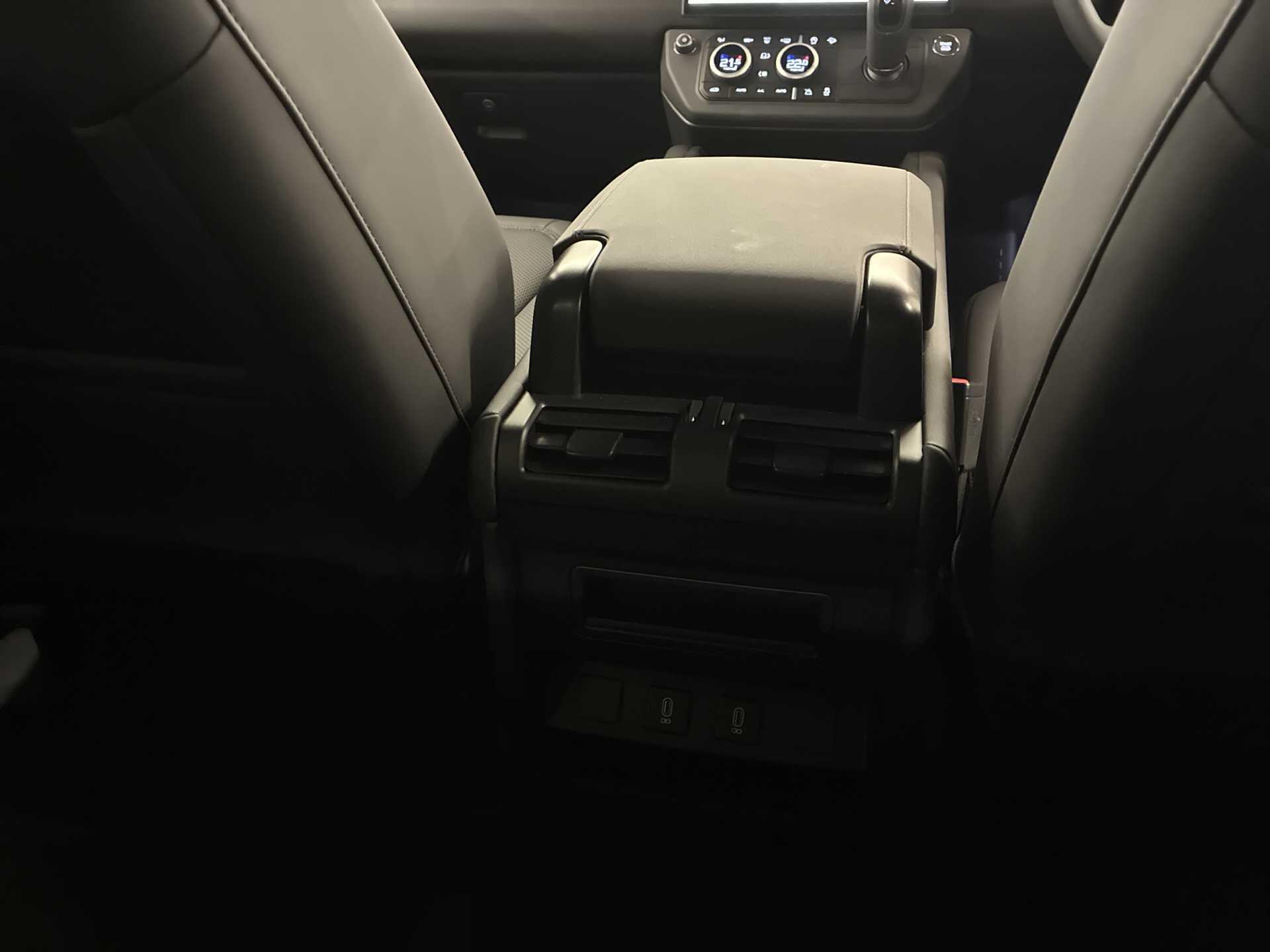 Land Rover Defender view 18
