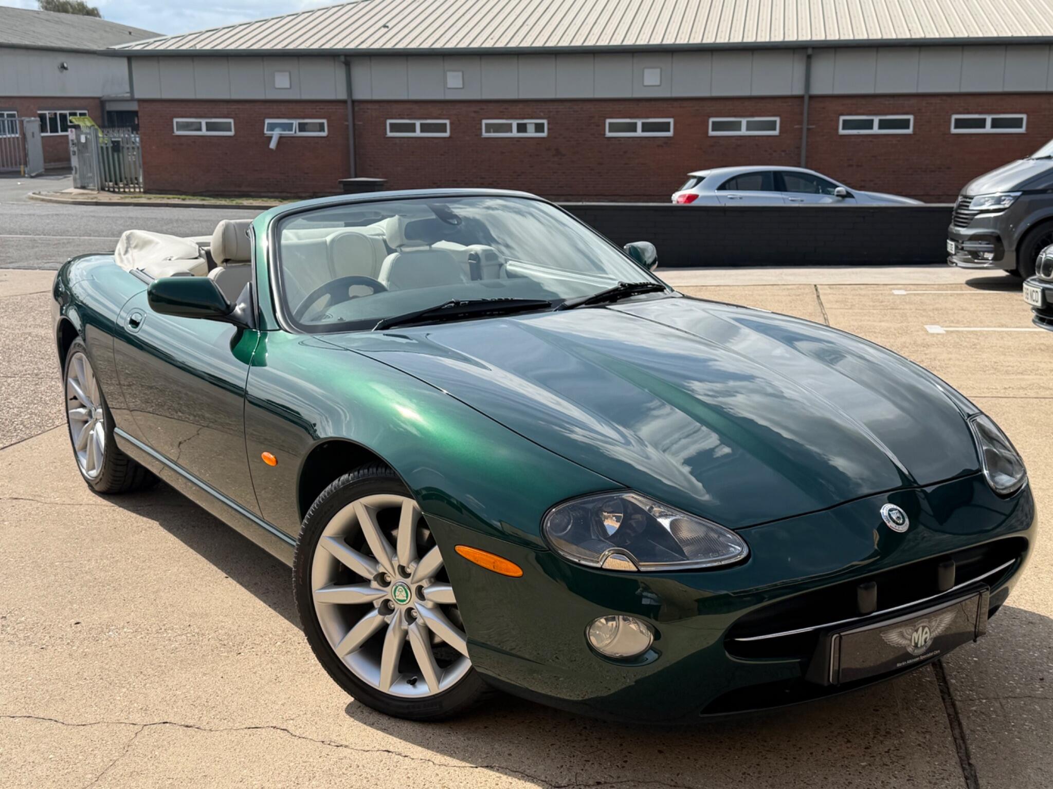 Jaguar XK8 view 28