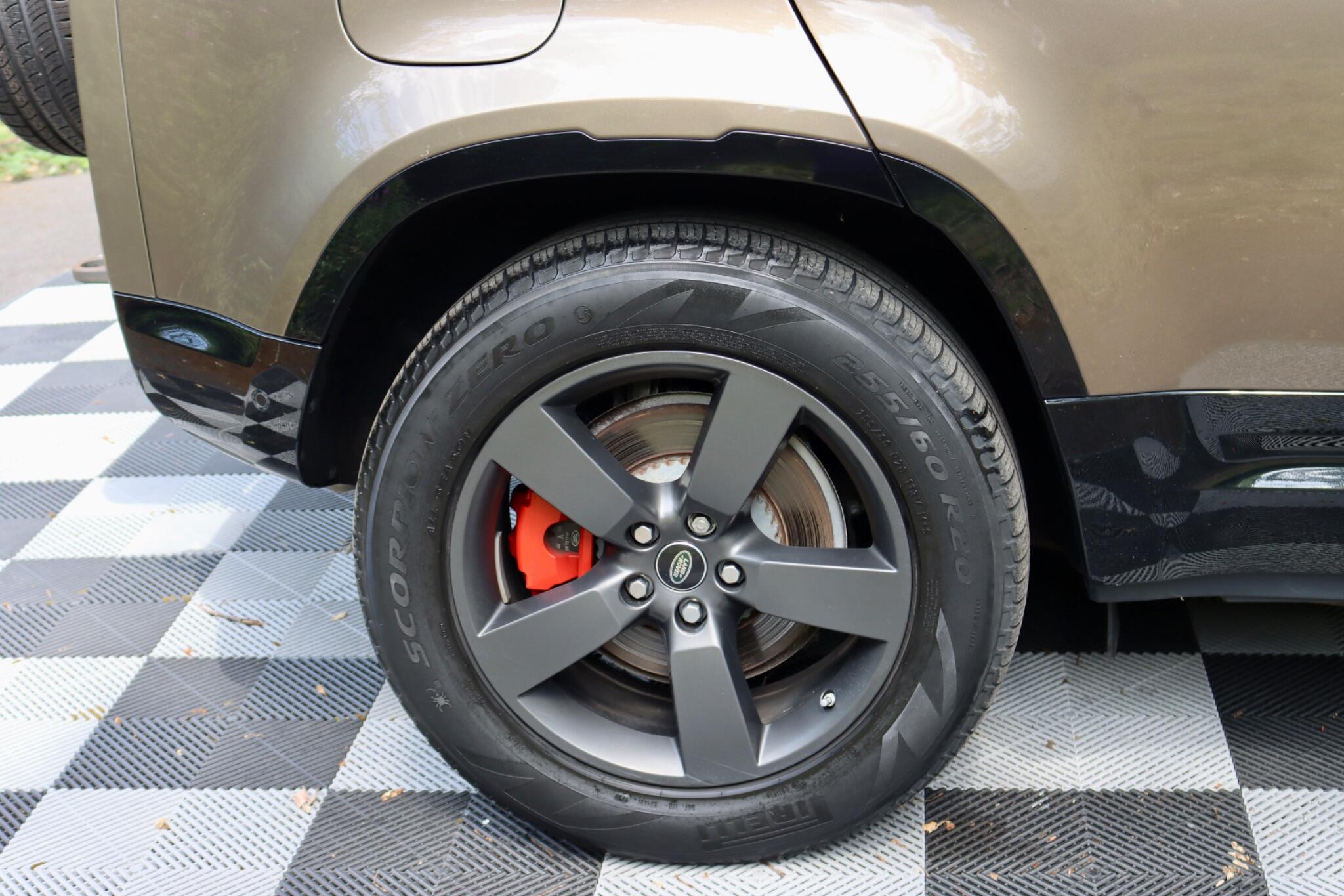 Land Rover Defender view 26