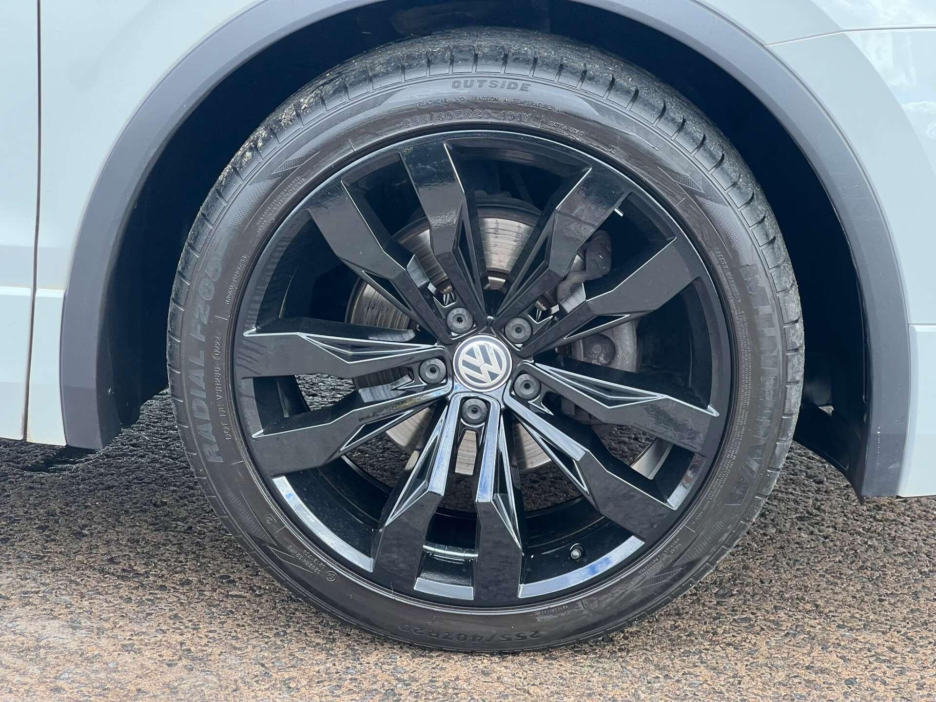 Volkswagen Tiguan view 13
