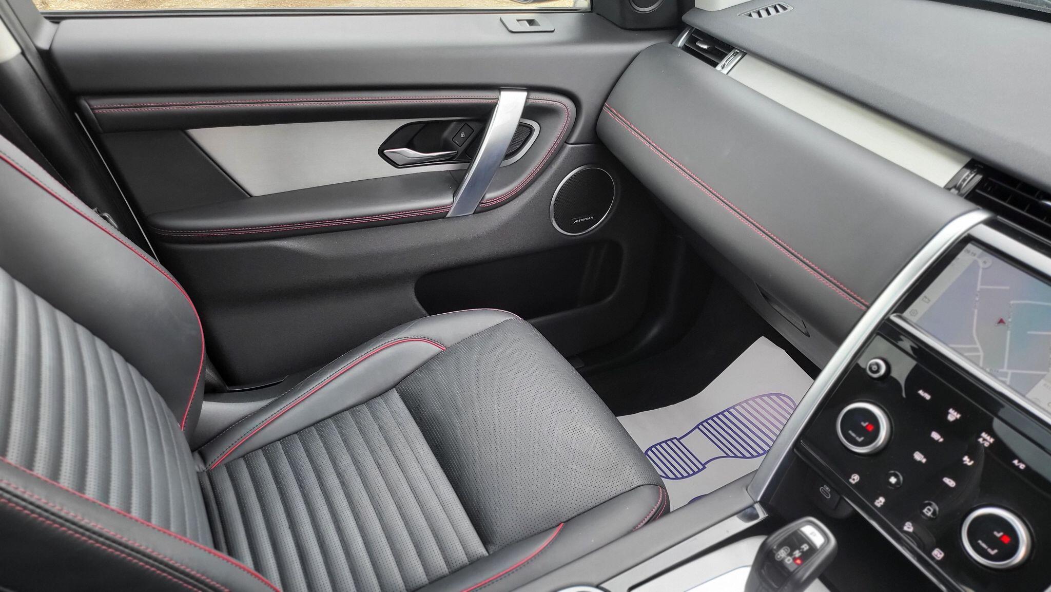 Land Rover Discovery Sport view 32