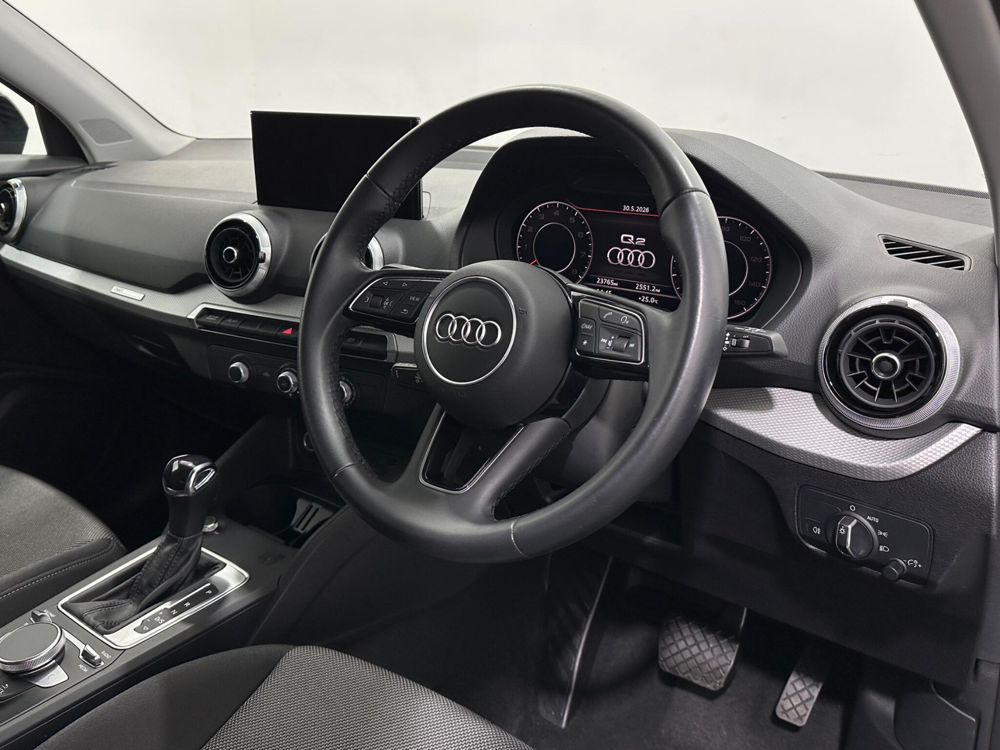 Audi Q2 view 11