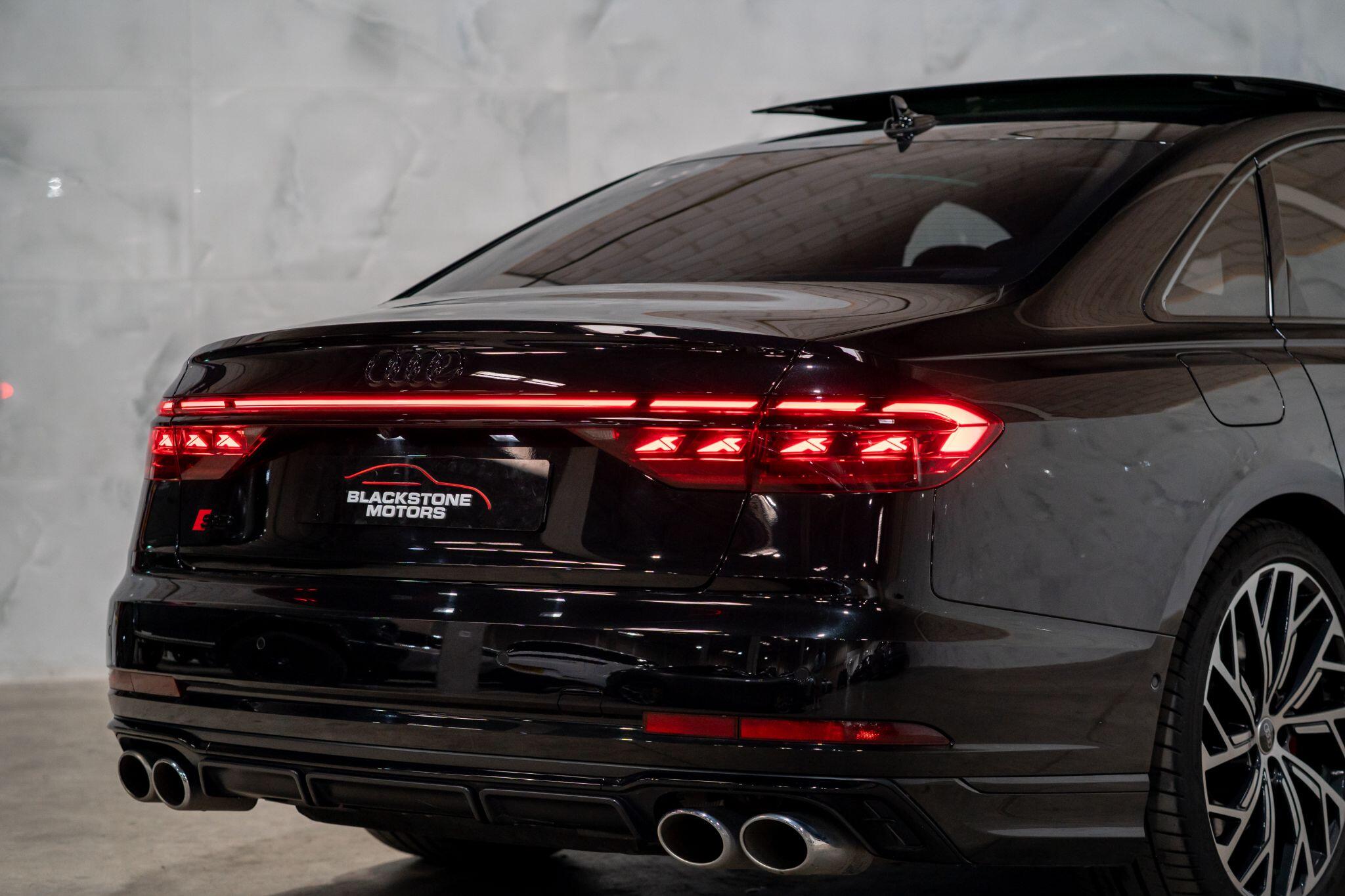 Audi S8 view 47