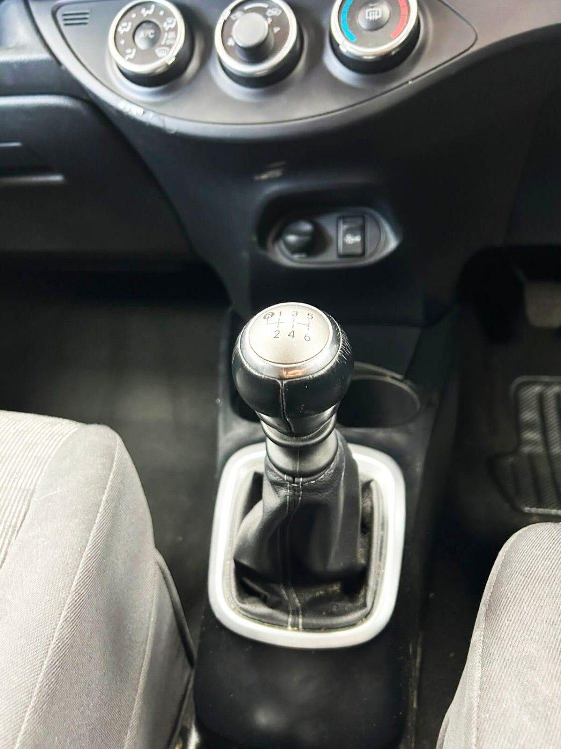 Toyota Yaris view 17