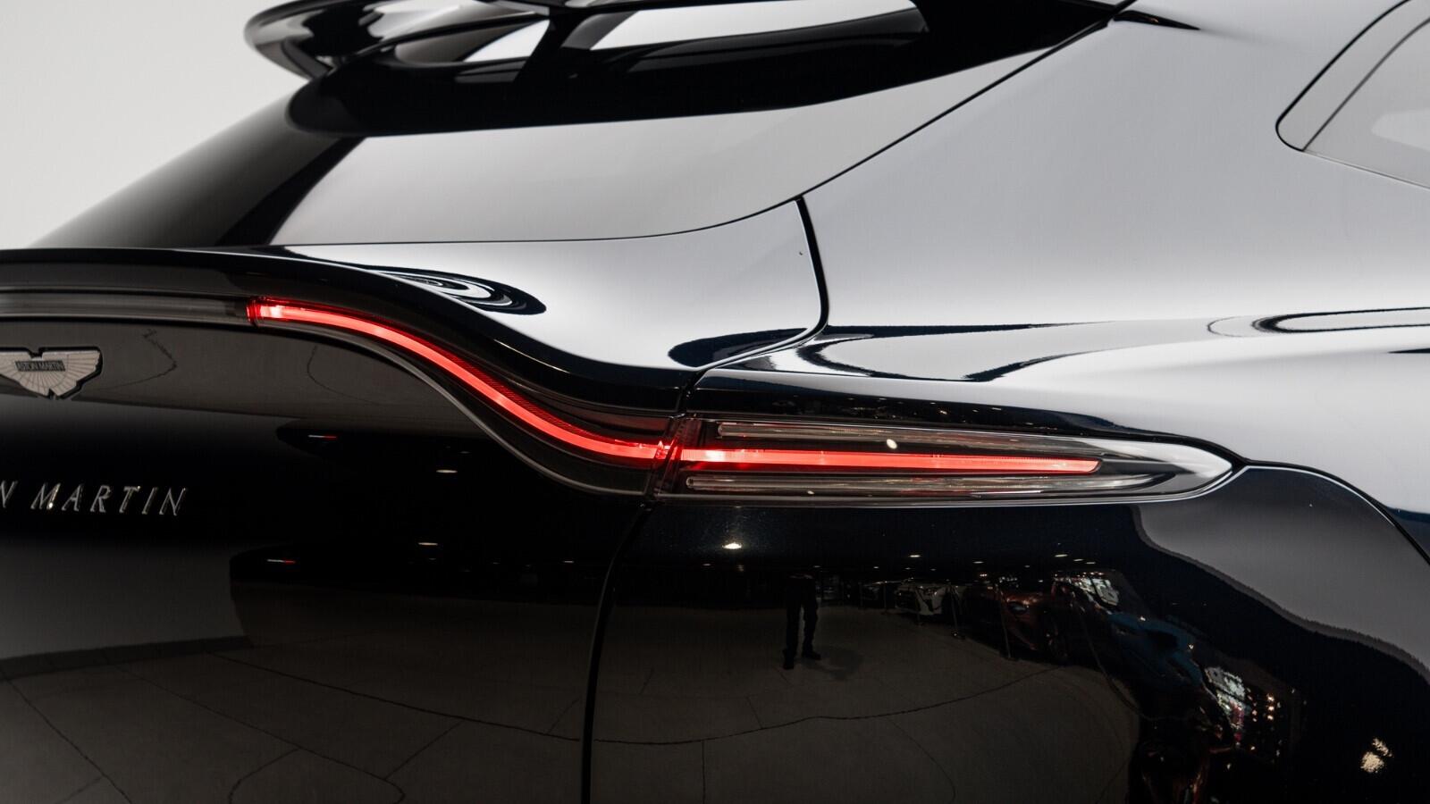 Aston Martin DBX view 48