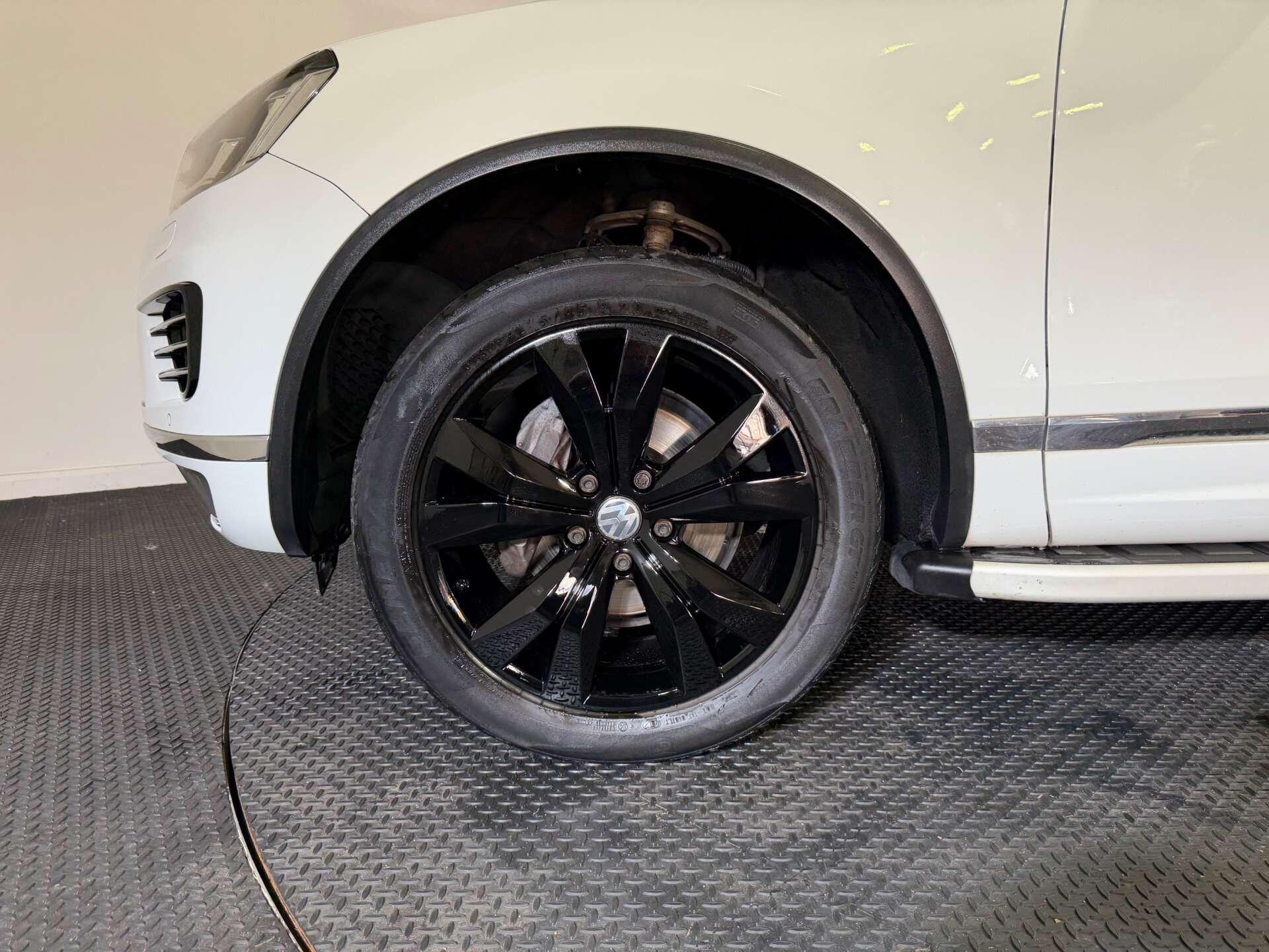 Volkswagen Touareg view 69