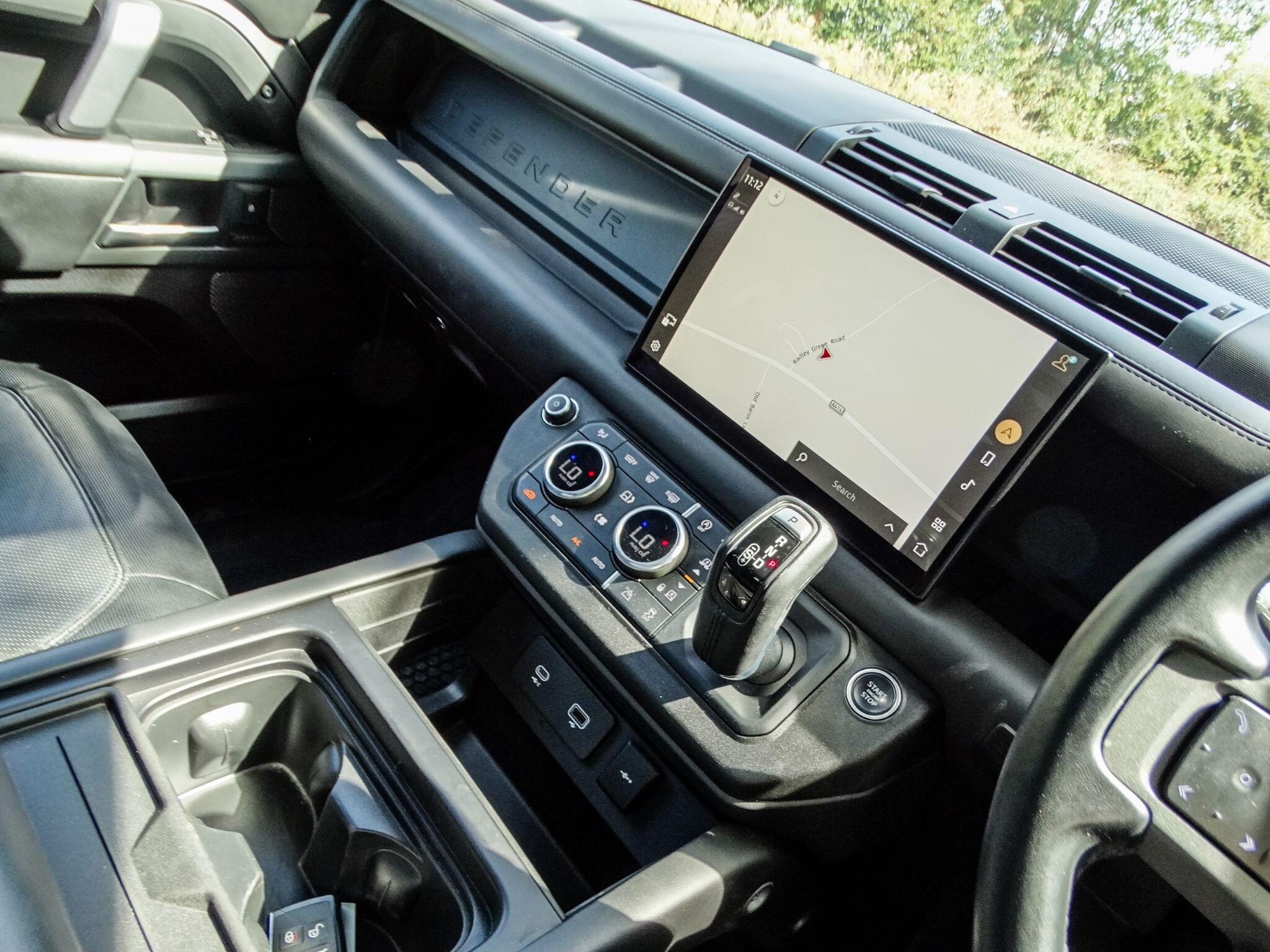 Land Rover Defender 110 view 6