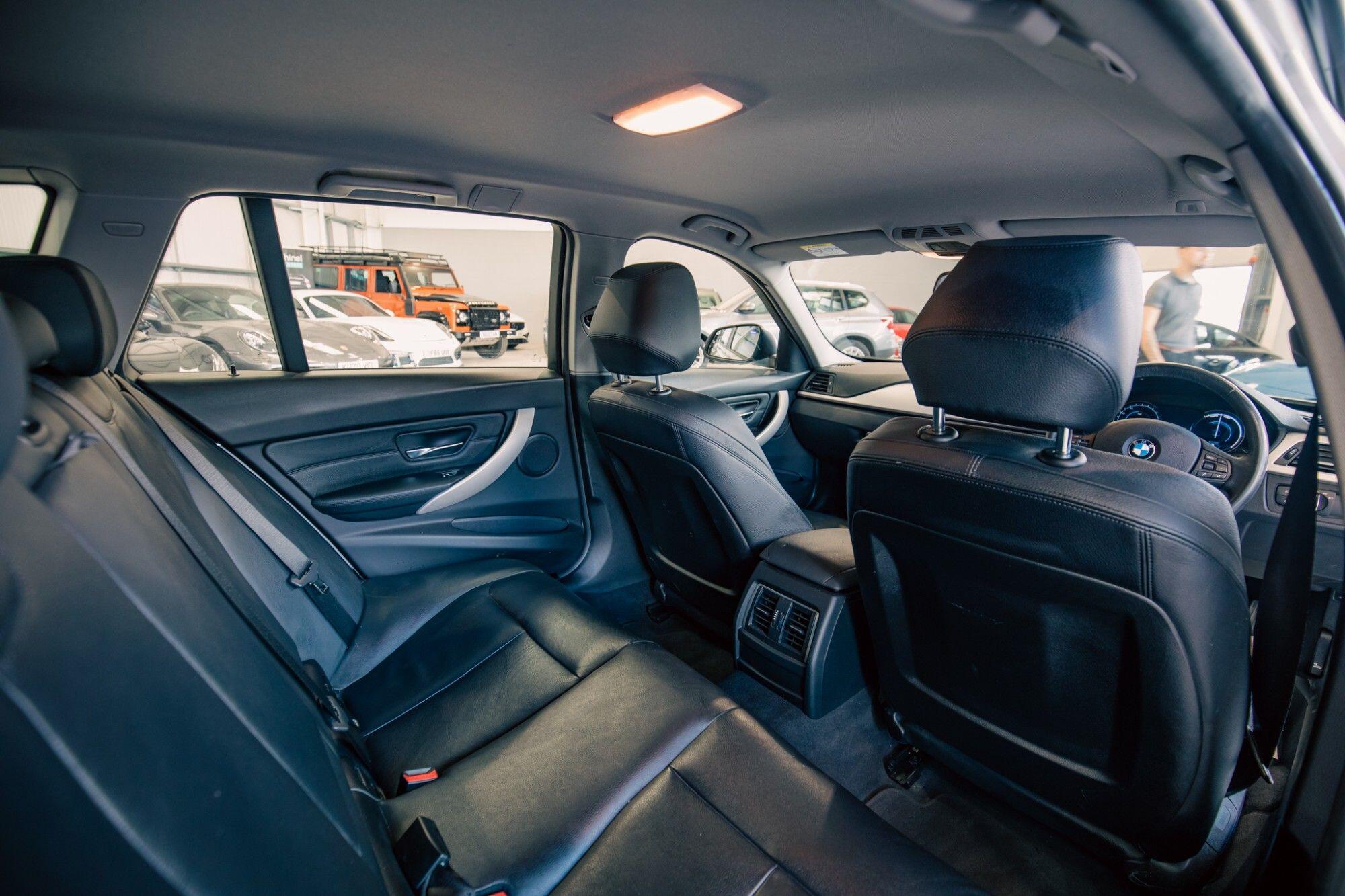 BMW 3 Series view 8