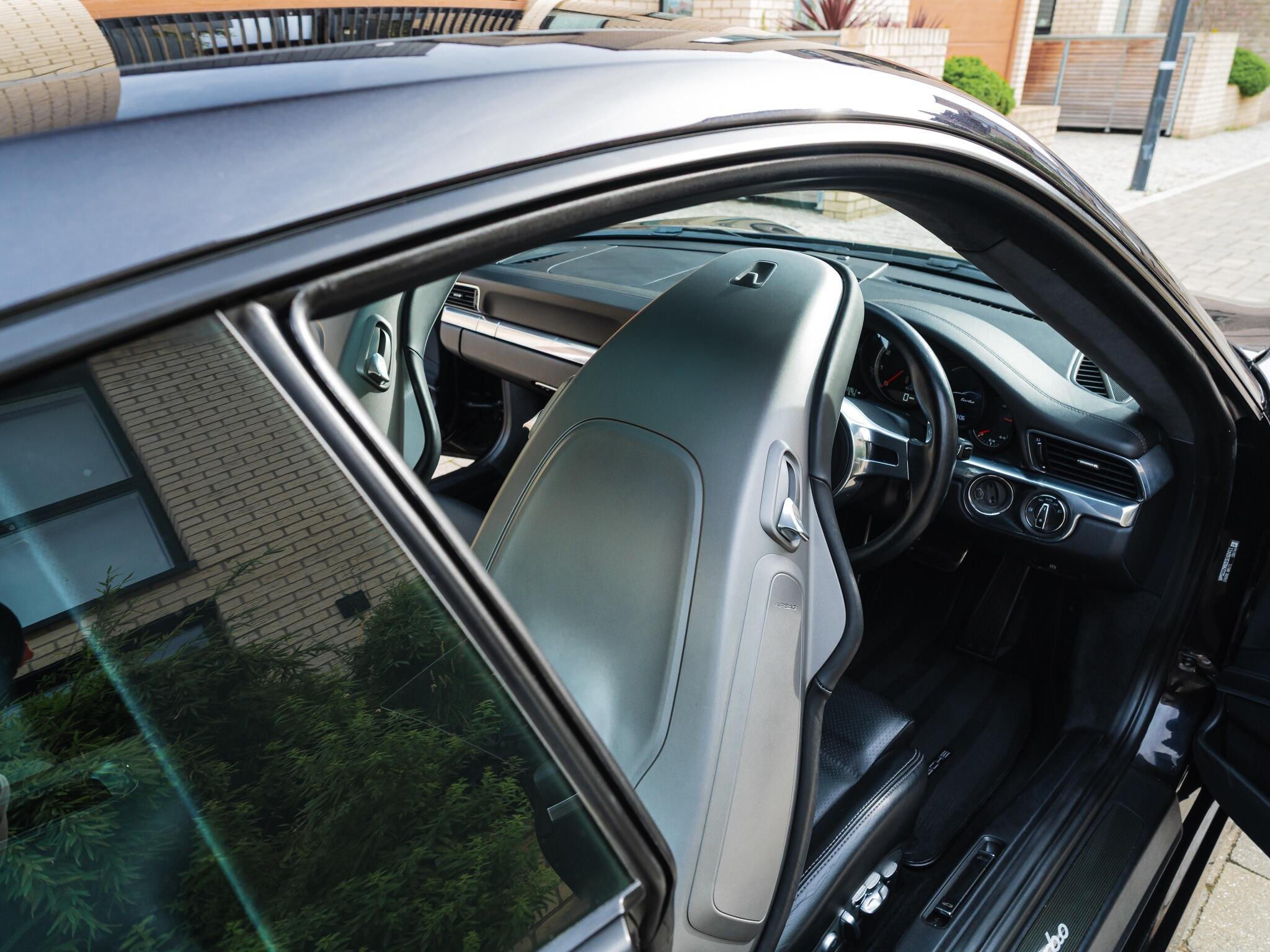 Porsche 911 view 37