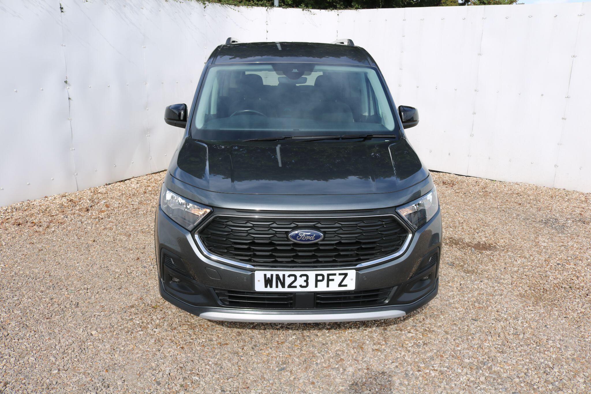 Ford Grand Tourneo Connect view 12
