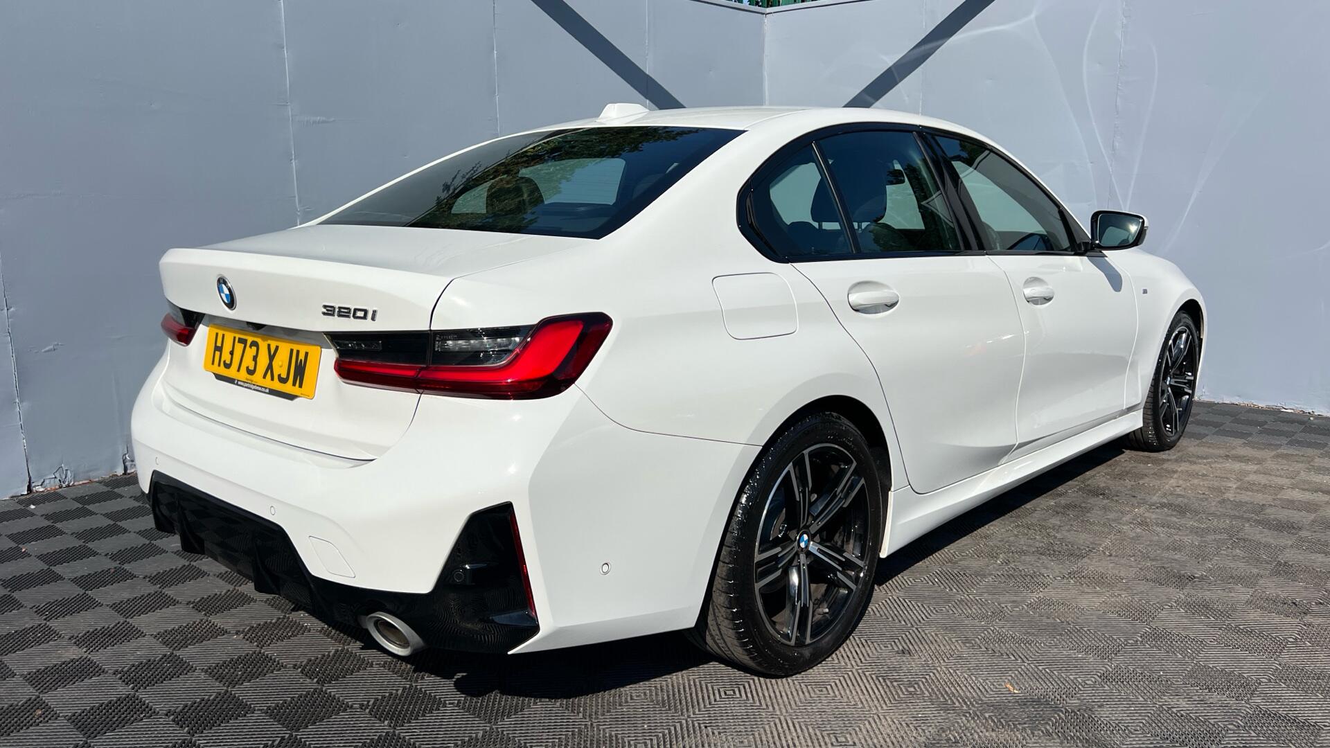 BMW 3 Series view 27