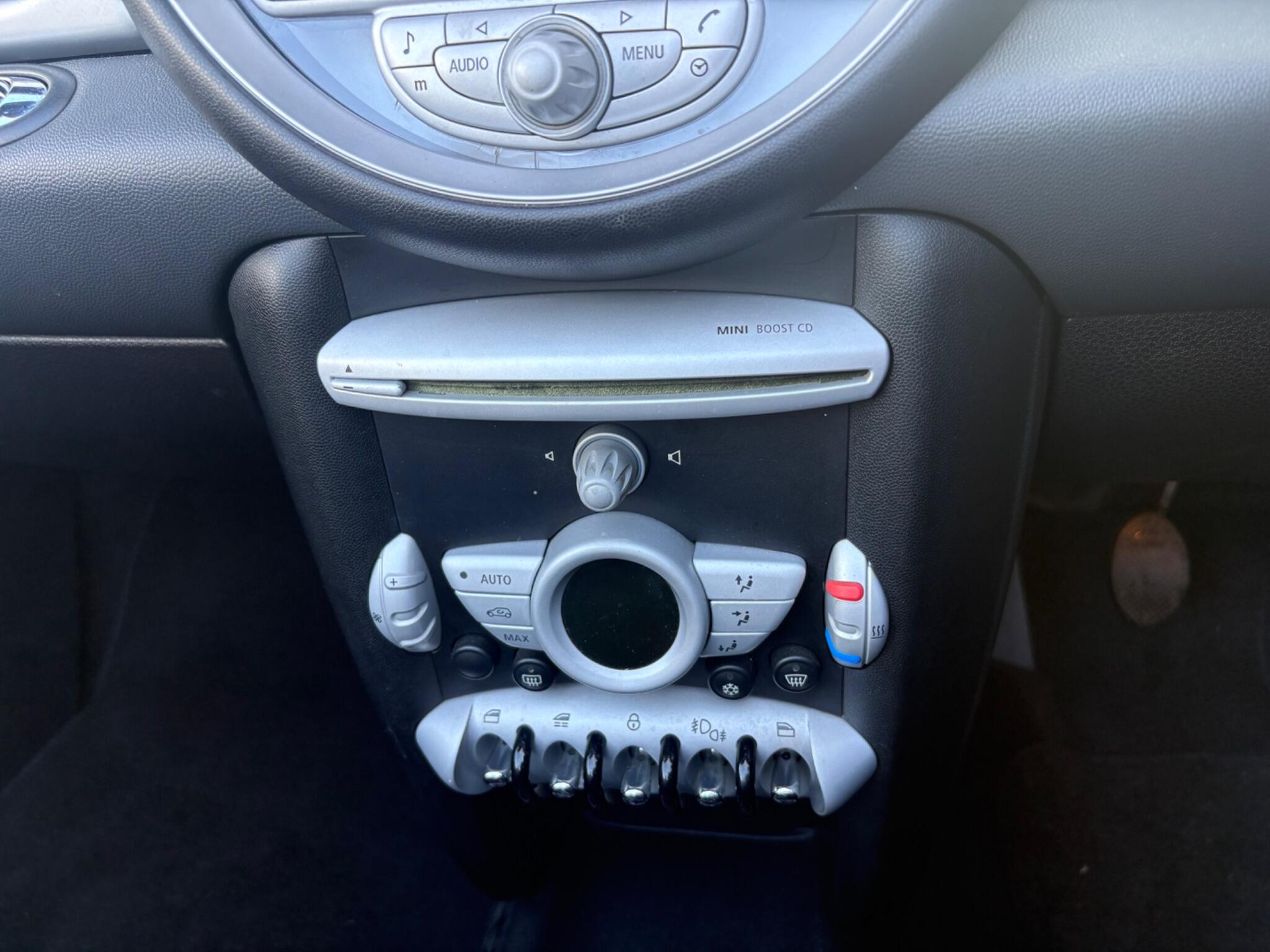 Mini Convertible view 21