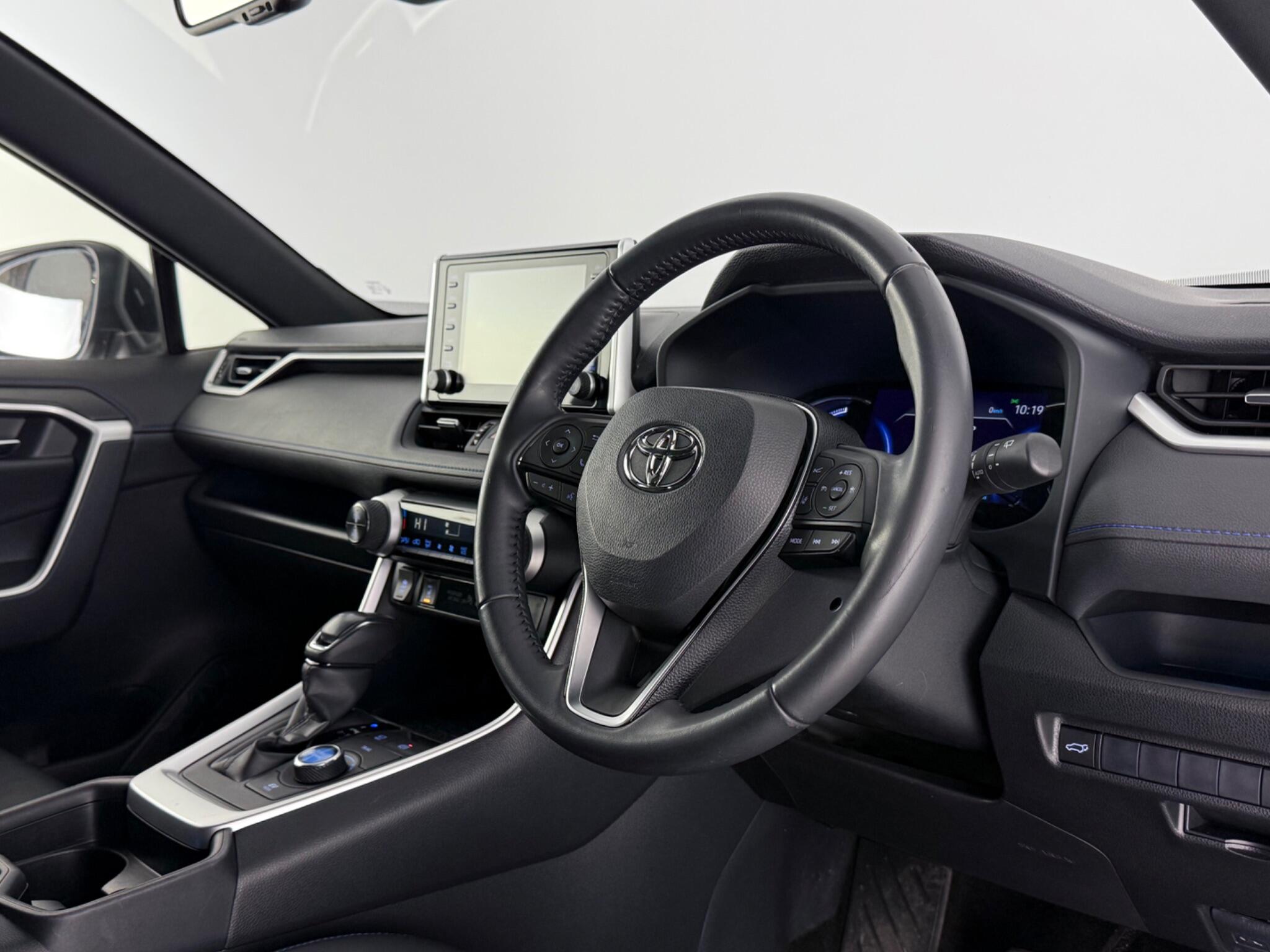 Toyota Rav4 view 3
