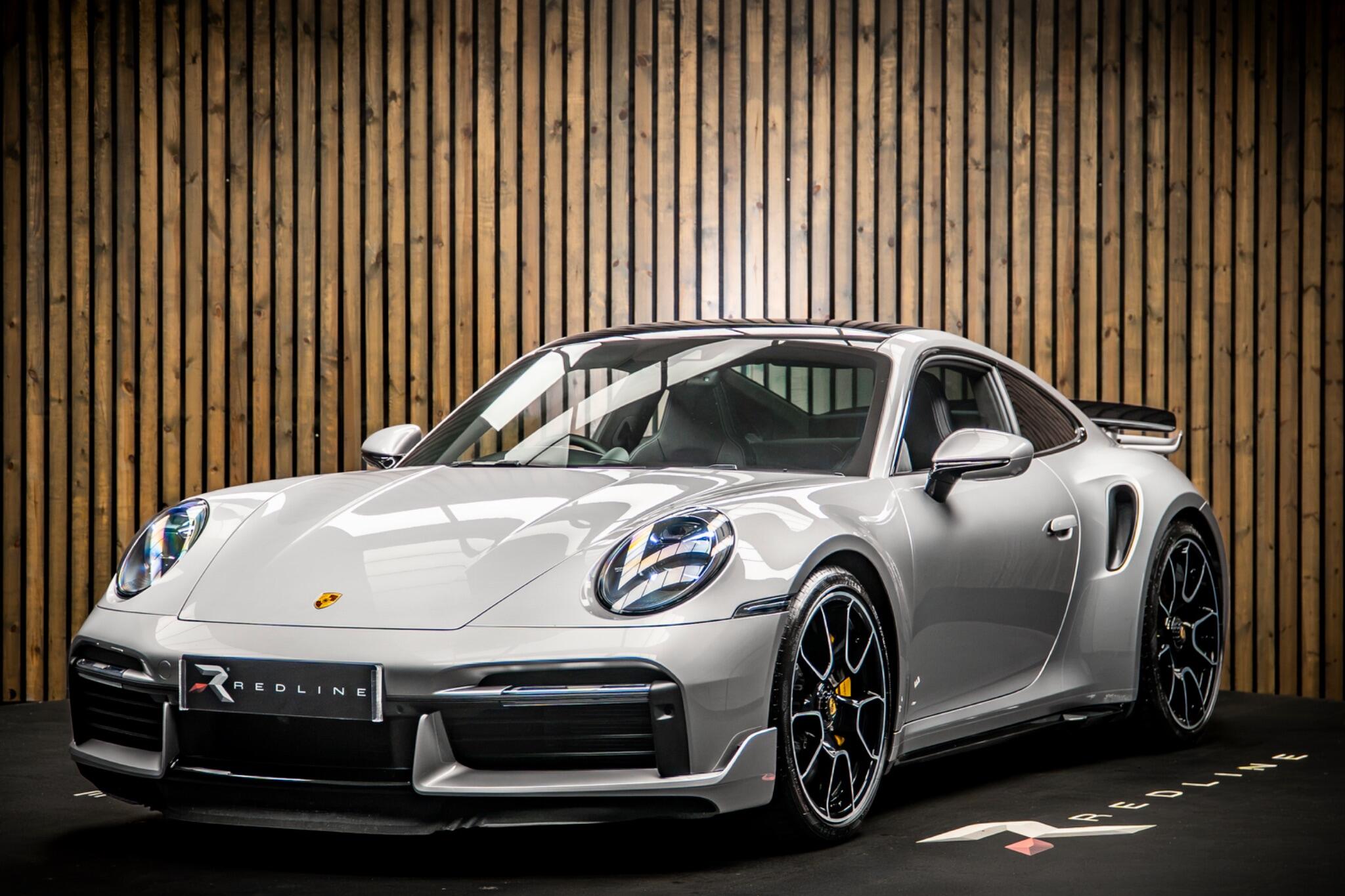 Porsche 911 view 8