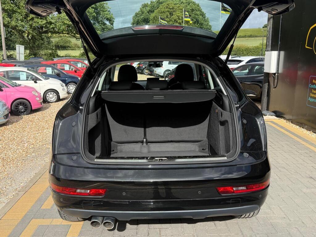 Audi Q3 view 21