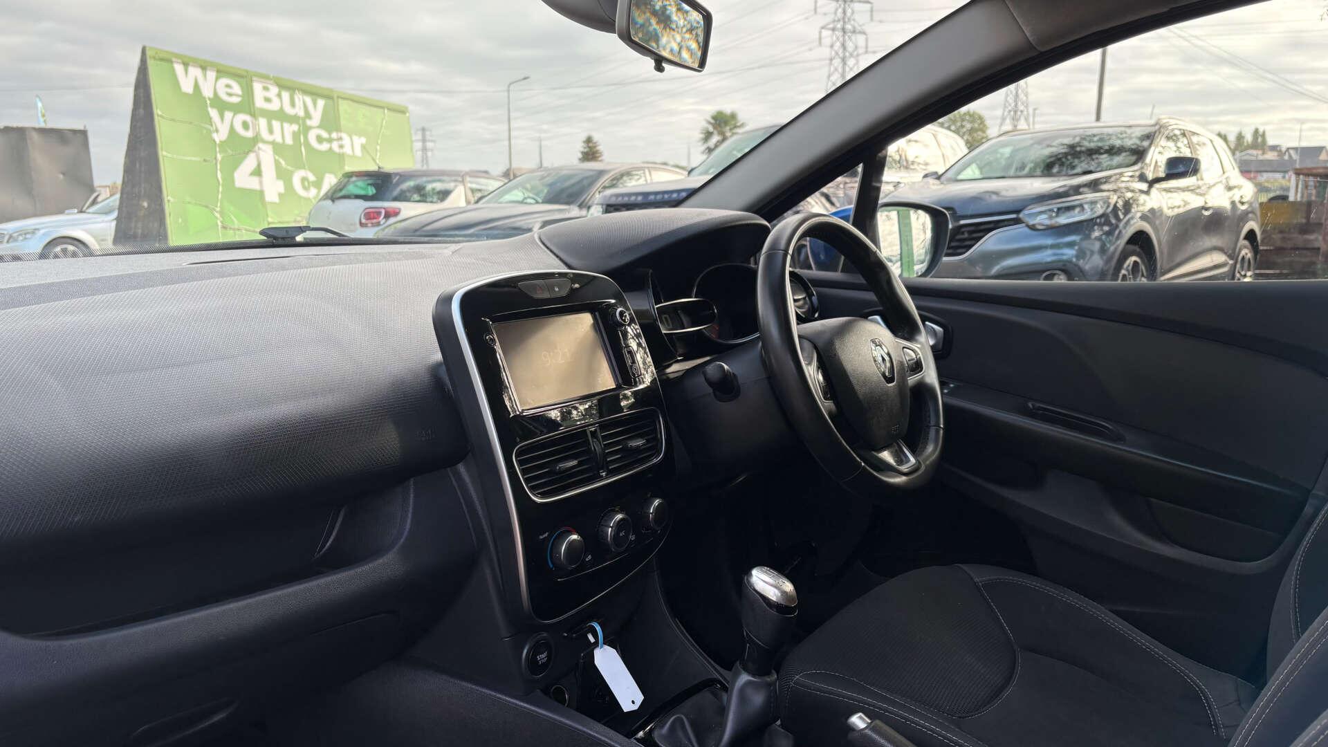 Renault Clio view 16