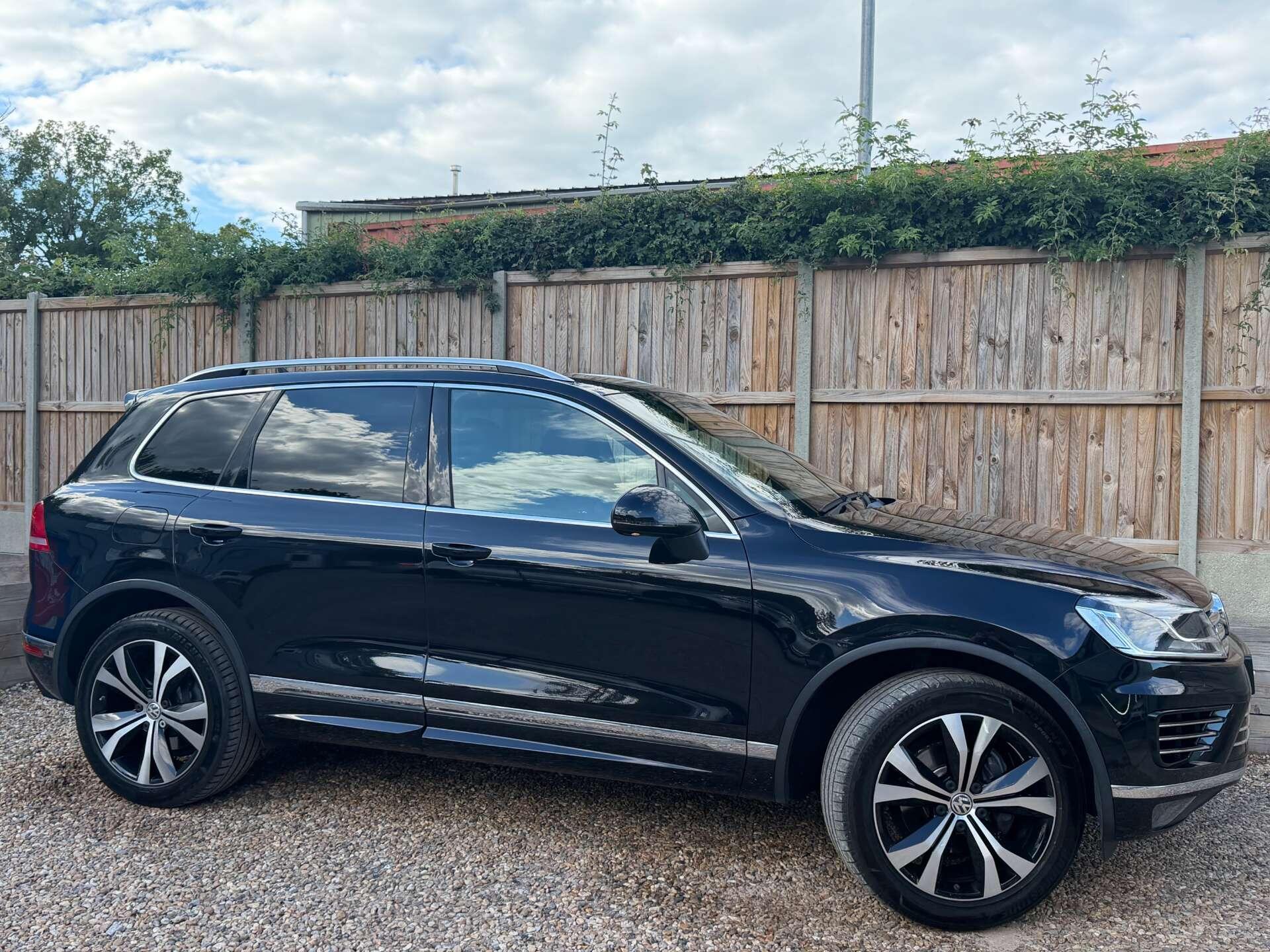 Volkswagen Touareg view 11