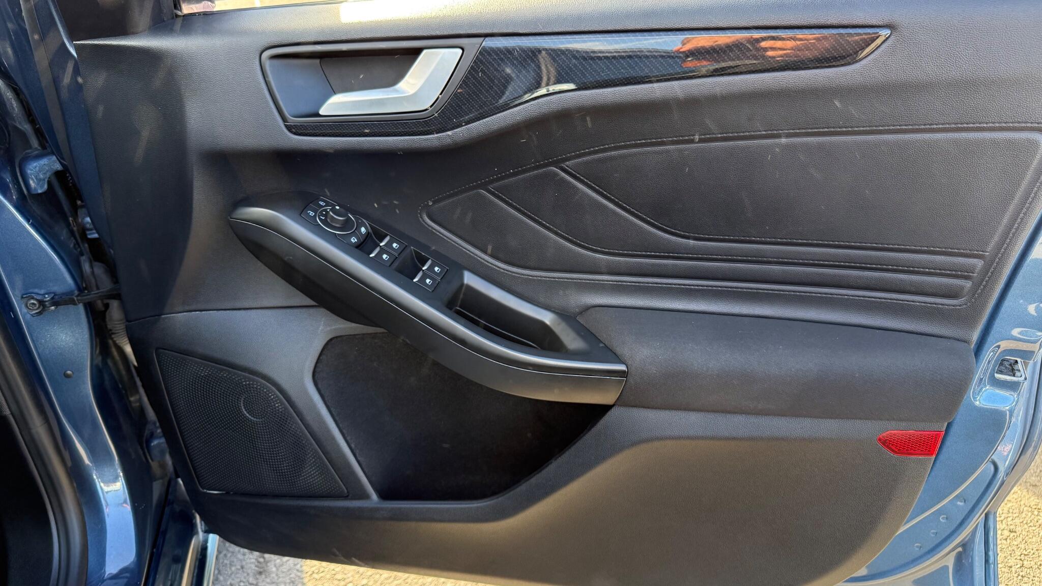 Ford Focus view 28