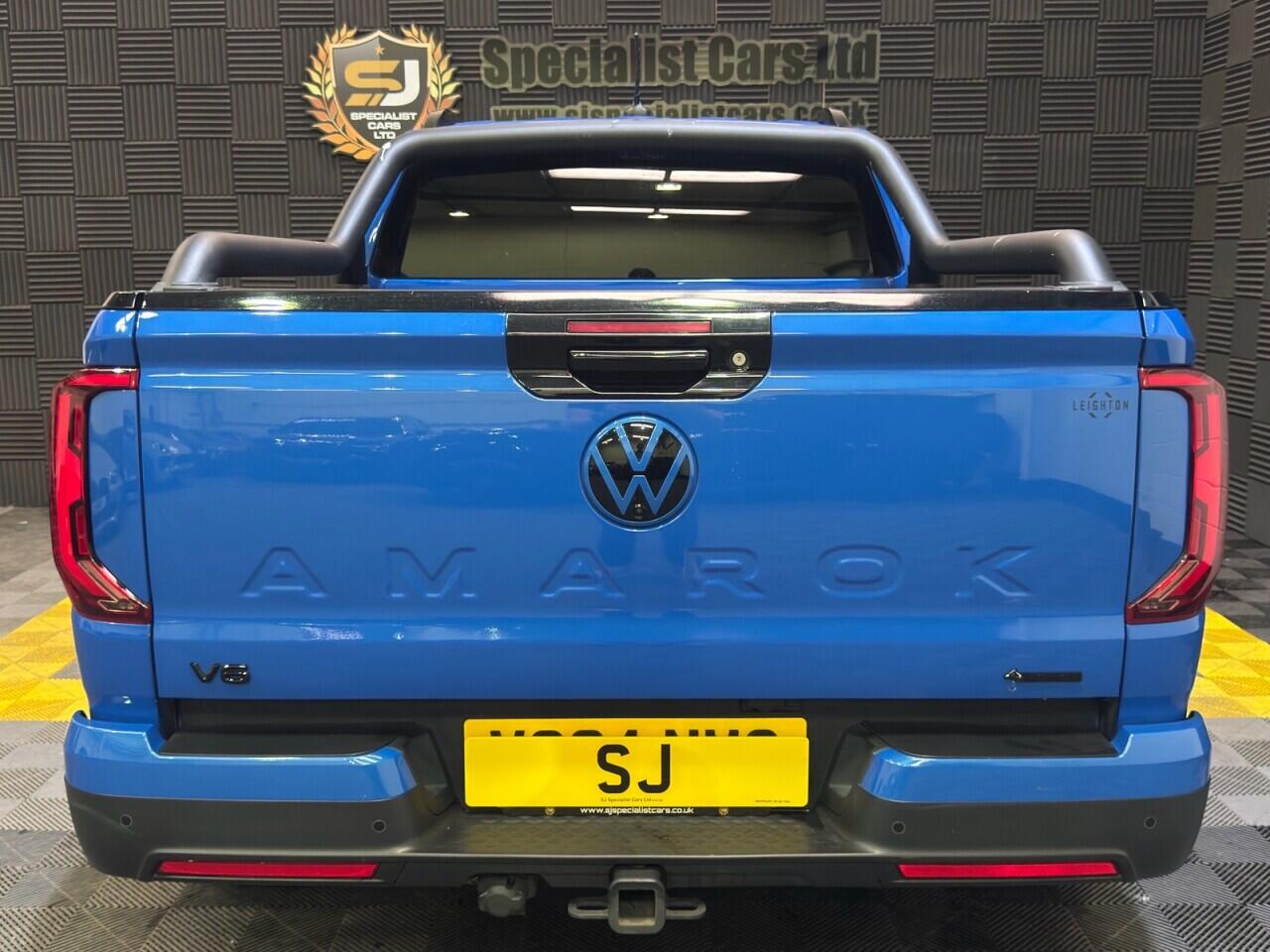 Volkswagen Amarok view 3