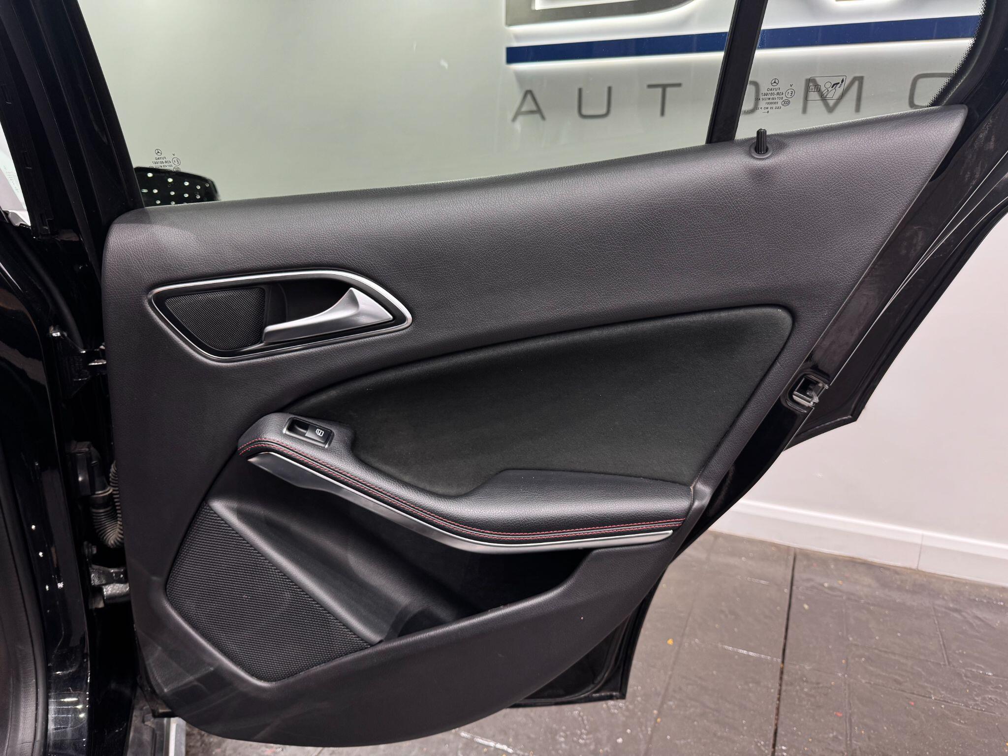 Mercedes-Benz Gla view 44