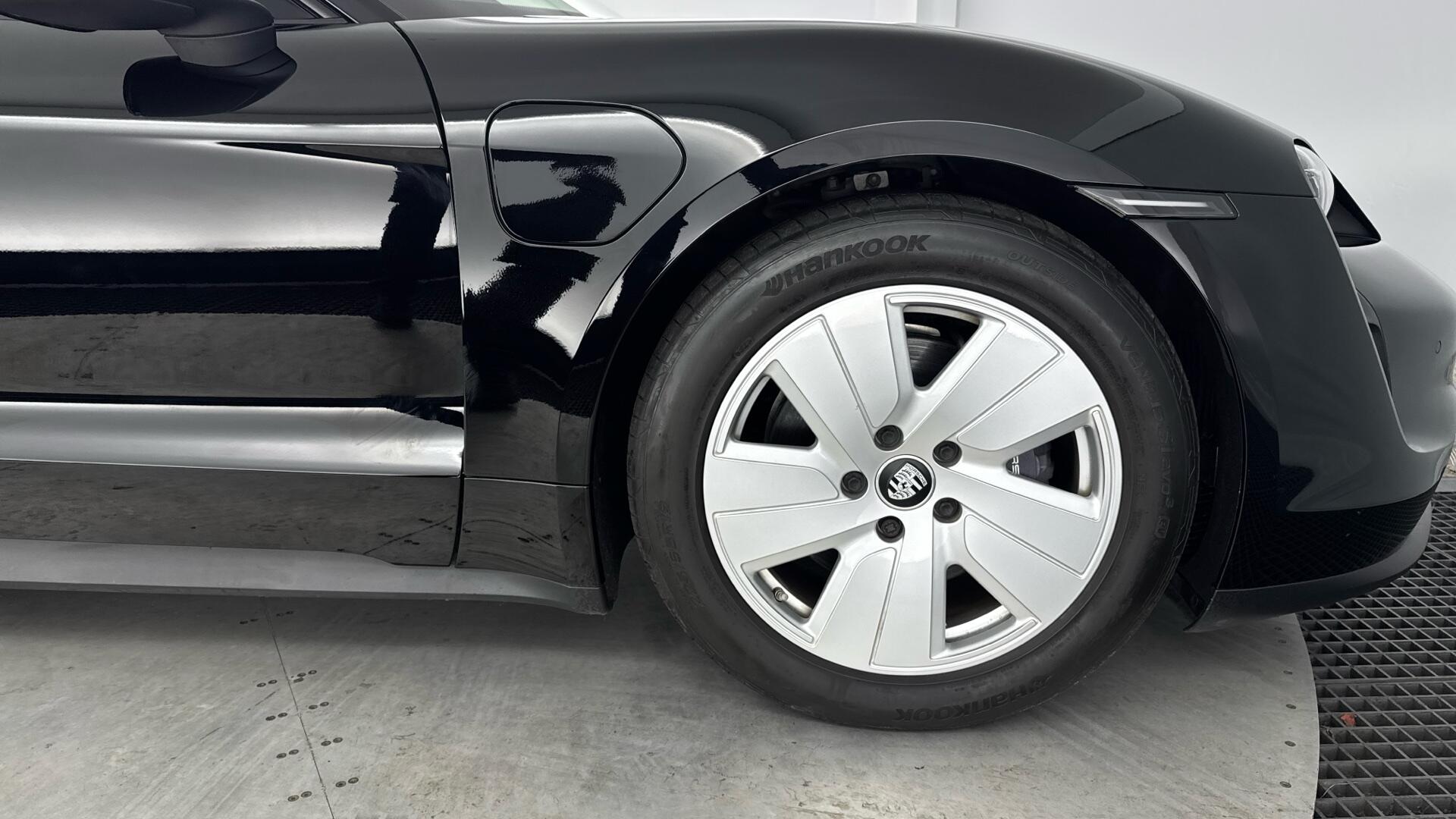 Porsche Taycan view 21