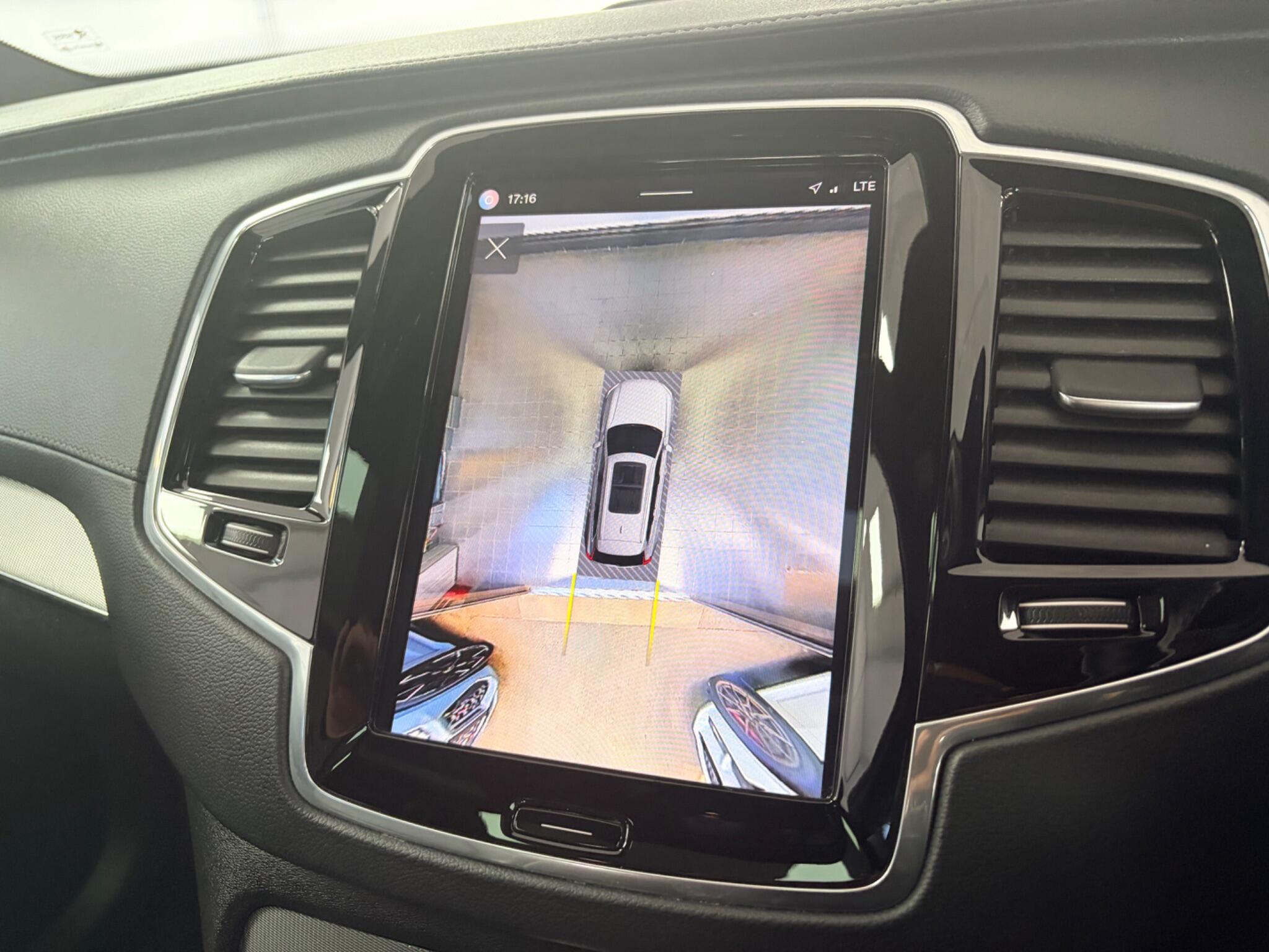 Volvo XC90 view 27
