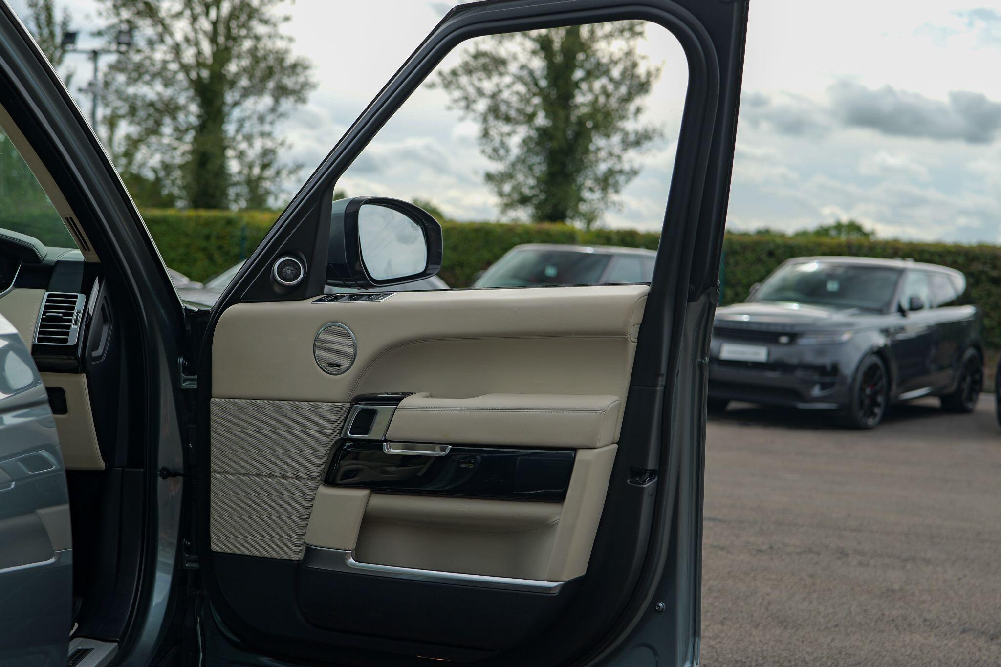 Land Rover Range Rover view 29