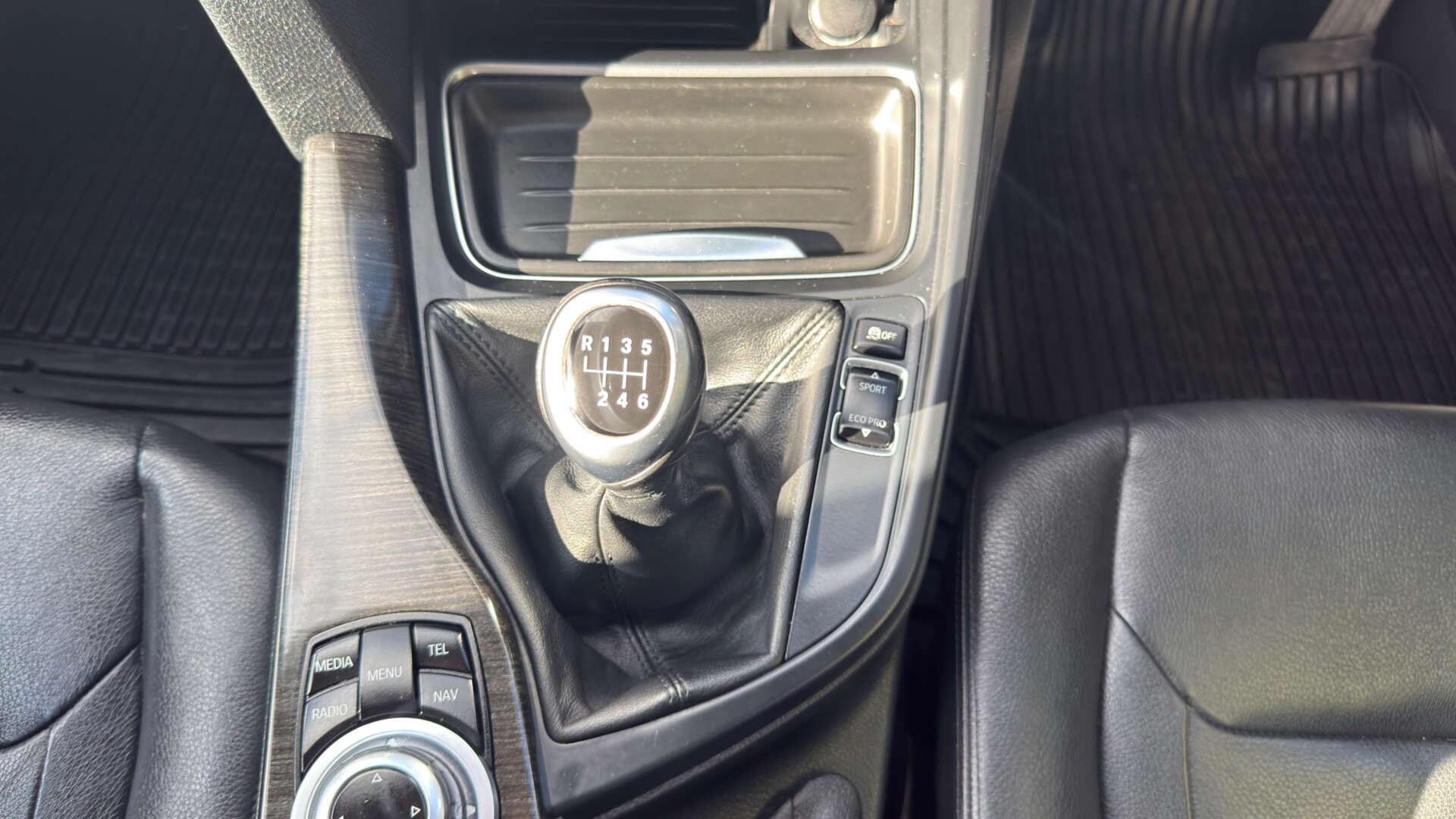 BMW 3 Series view 31