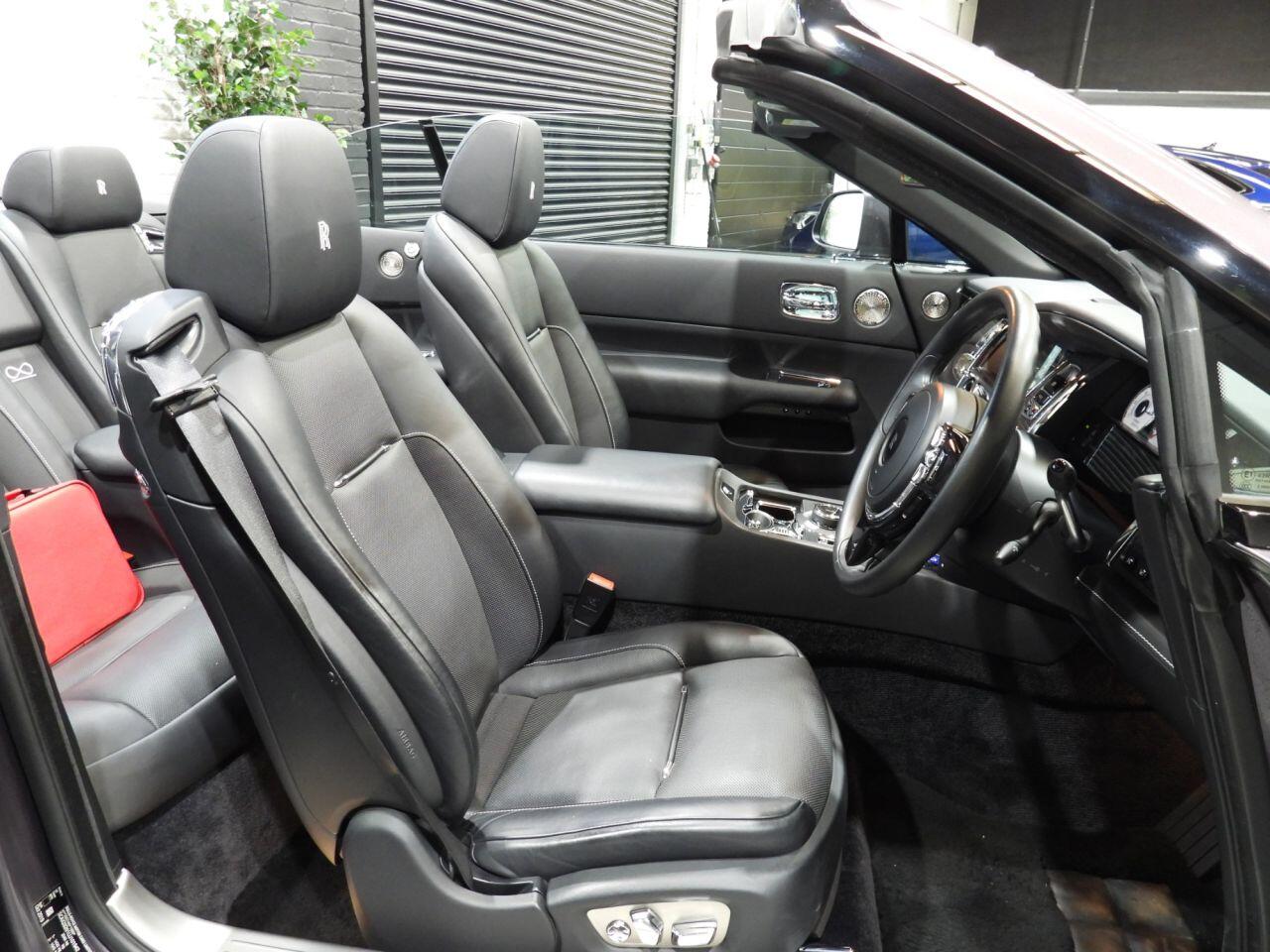 Rolls-Royce Dawn view 16