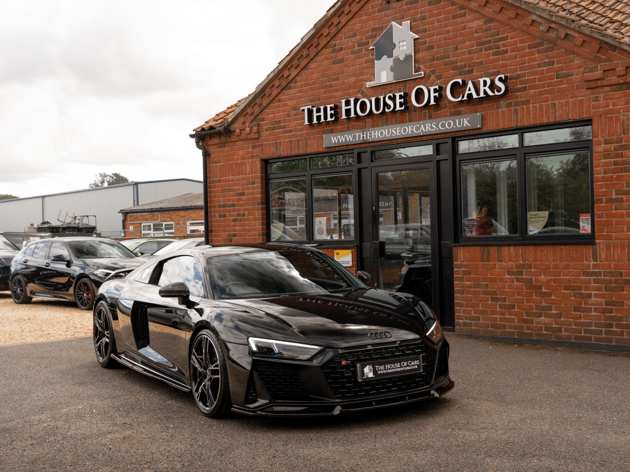 Audi R8 view 7